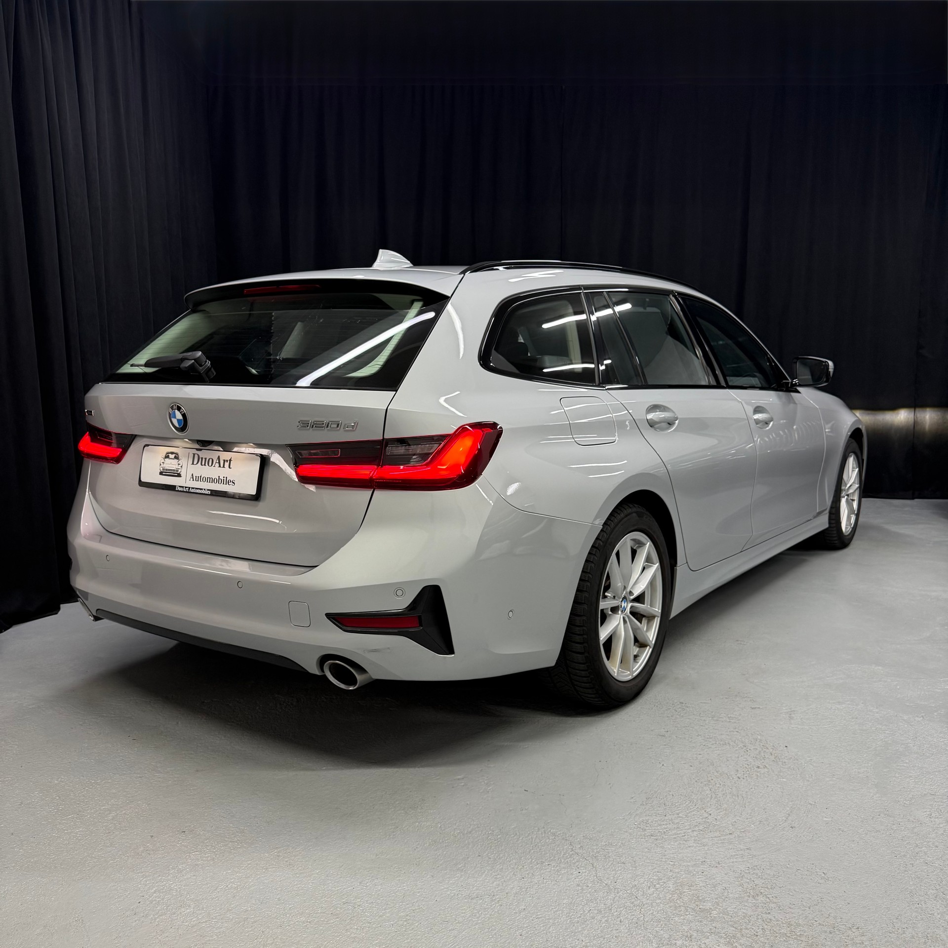 BMW 320d xDrive 48V Touring Sport Line Steptronic-image-4
