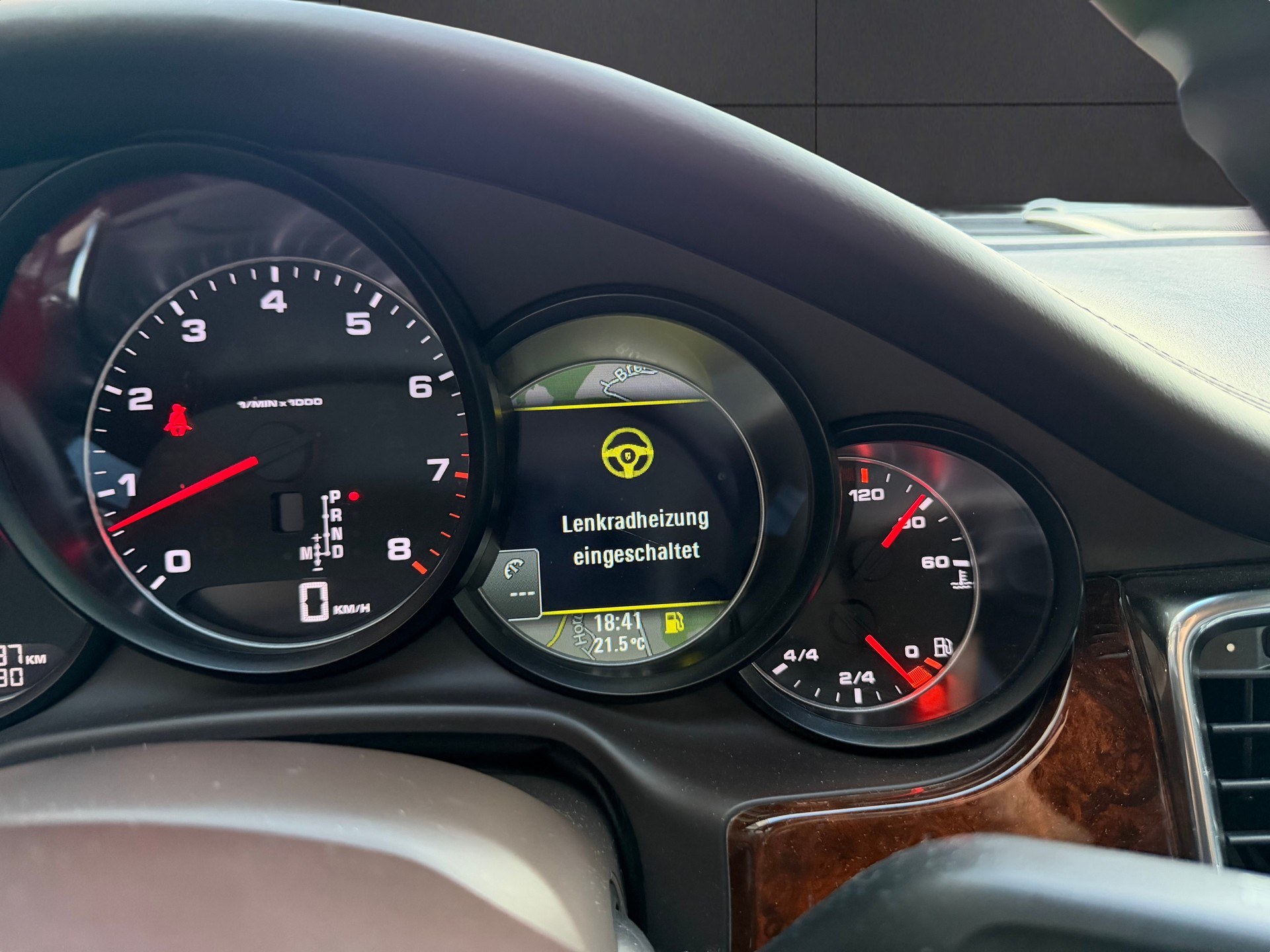 PORSCHE 4-image-18