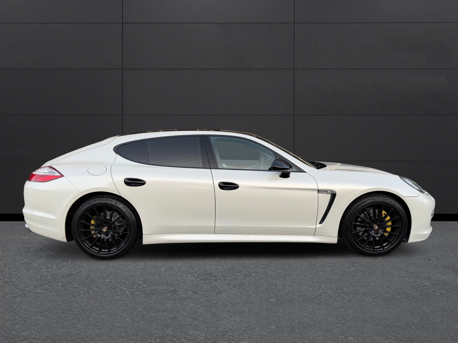 PORSCHE 4-image-5