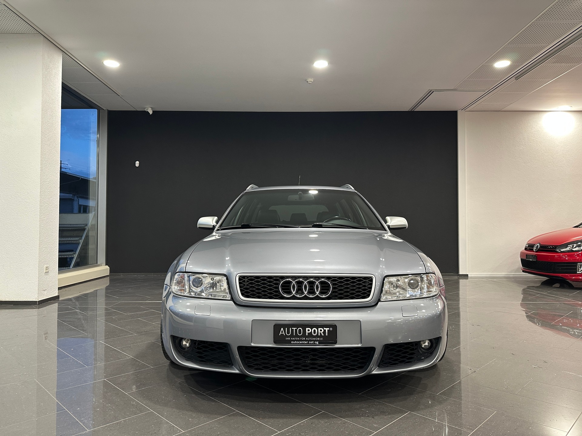 AUDI RS4 Avant quattro-image-2