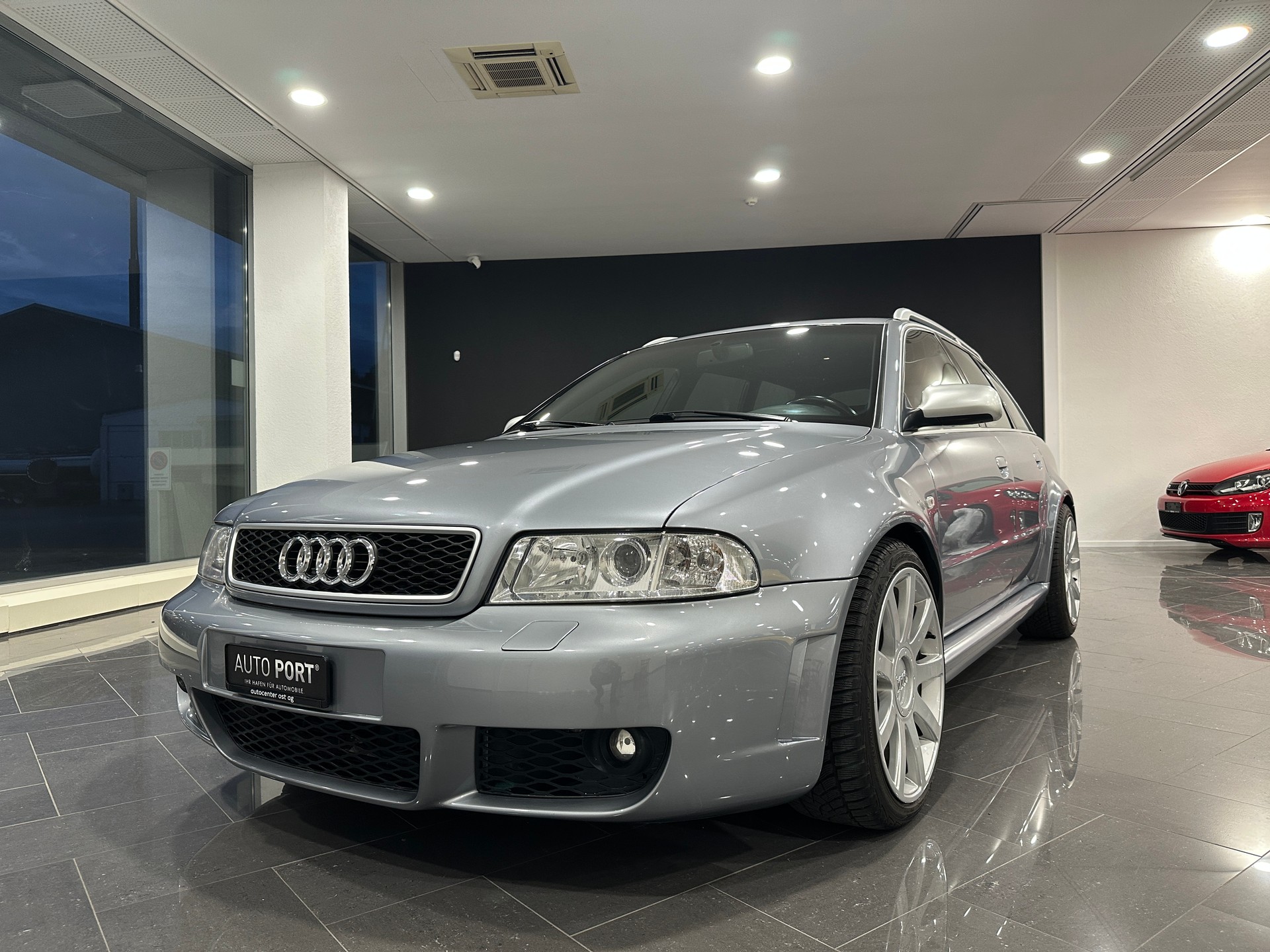 AUDI RS4 Avant quattro-image-0