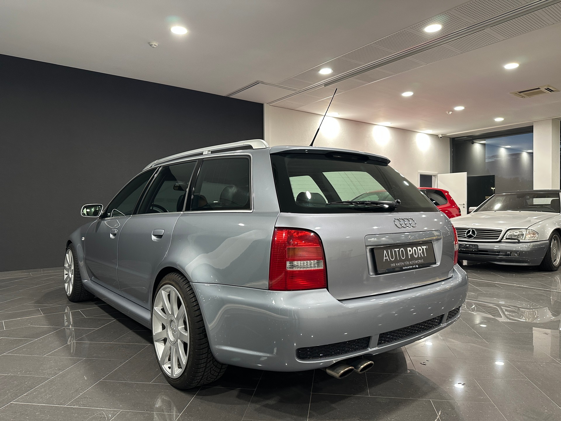 AUDI RS4 Avant quattro-image-10