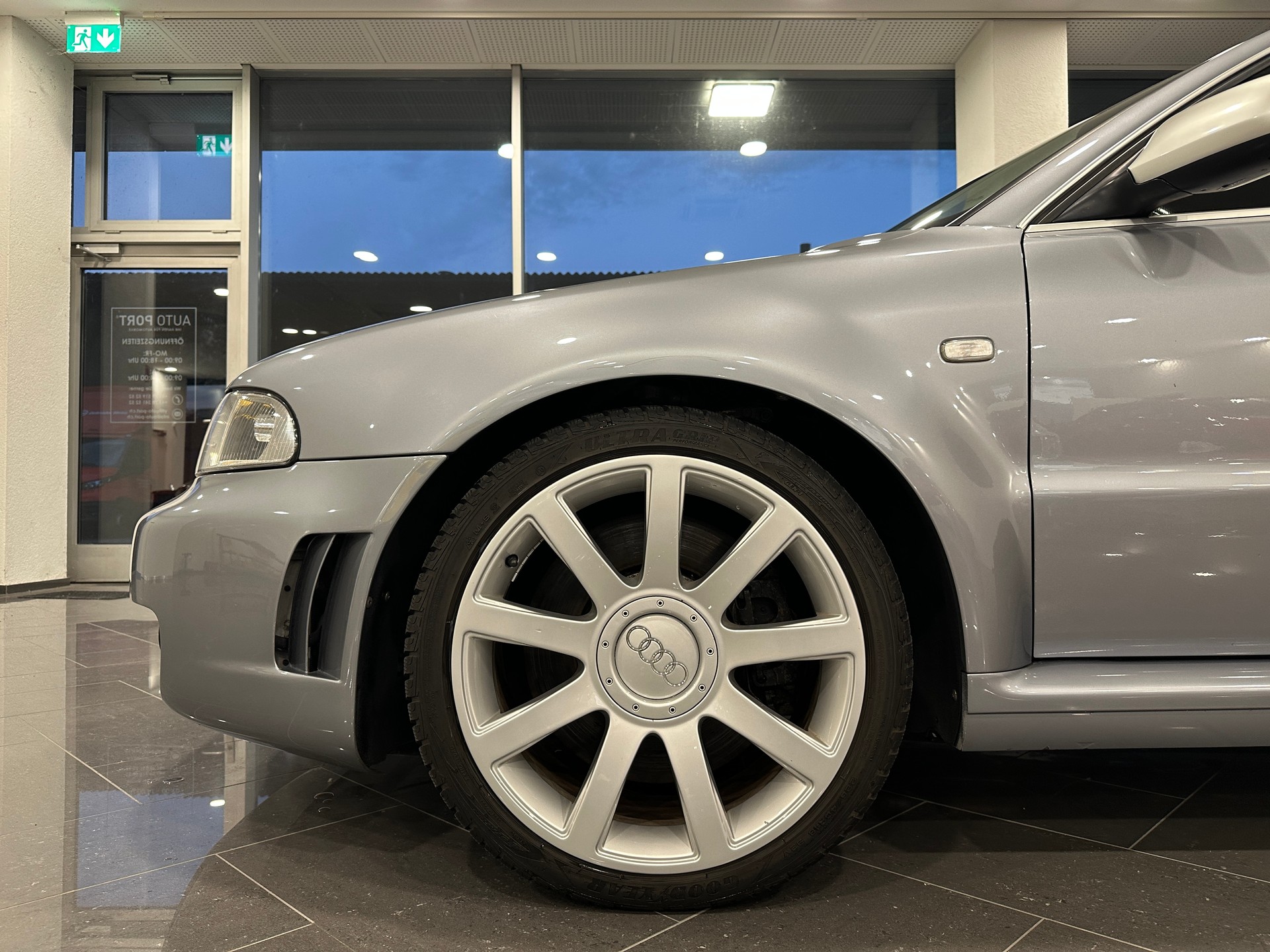AUDI RS4 Avant quattro-image-4