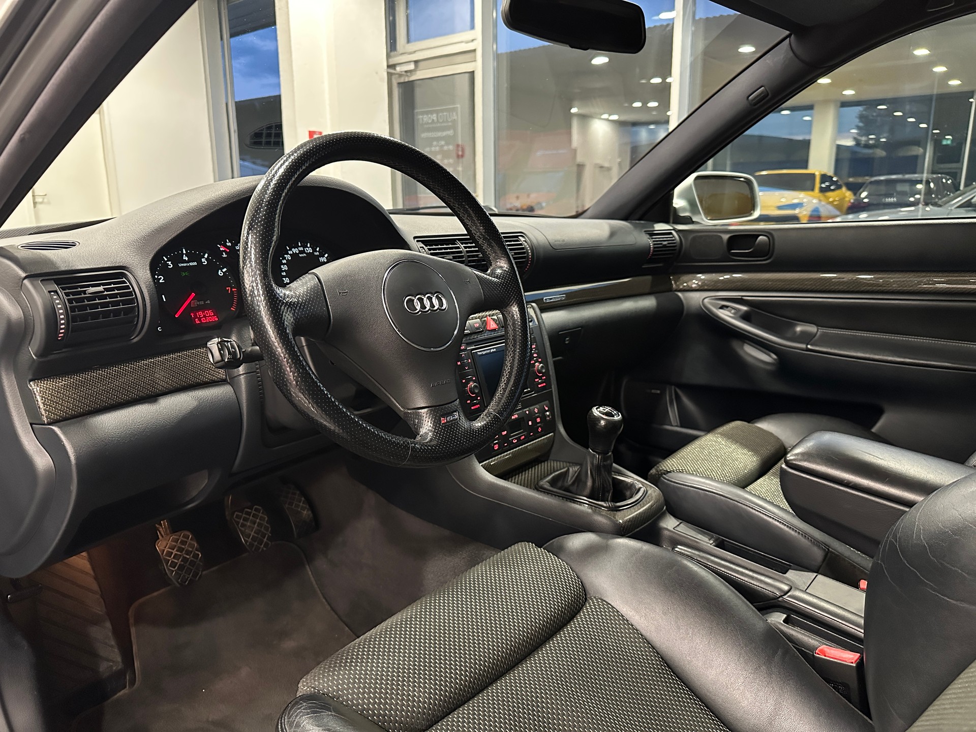 AUDI RS4 Avant quattro-image-13