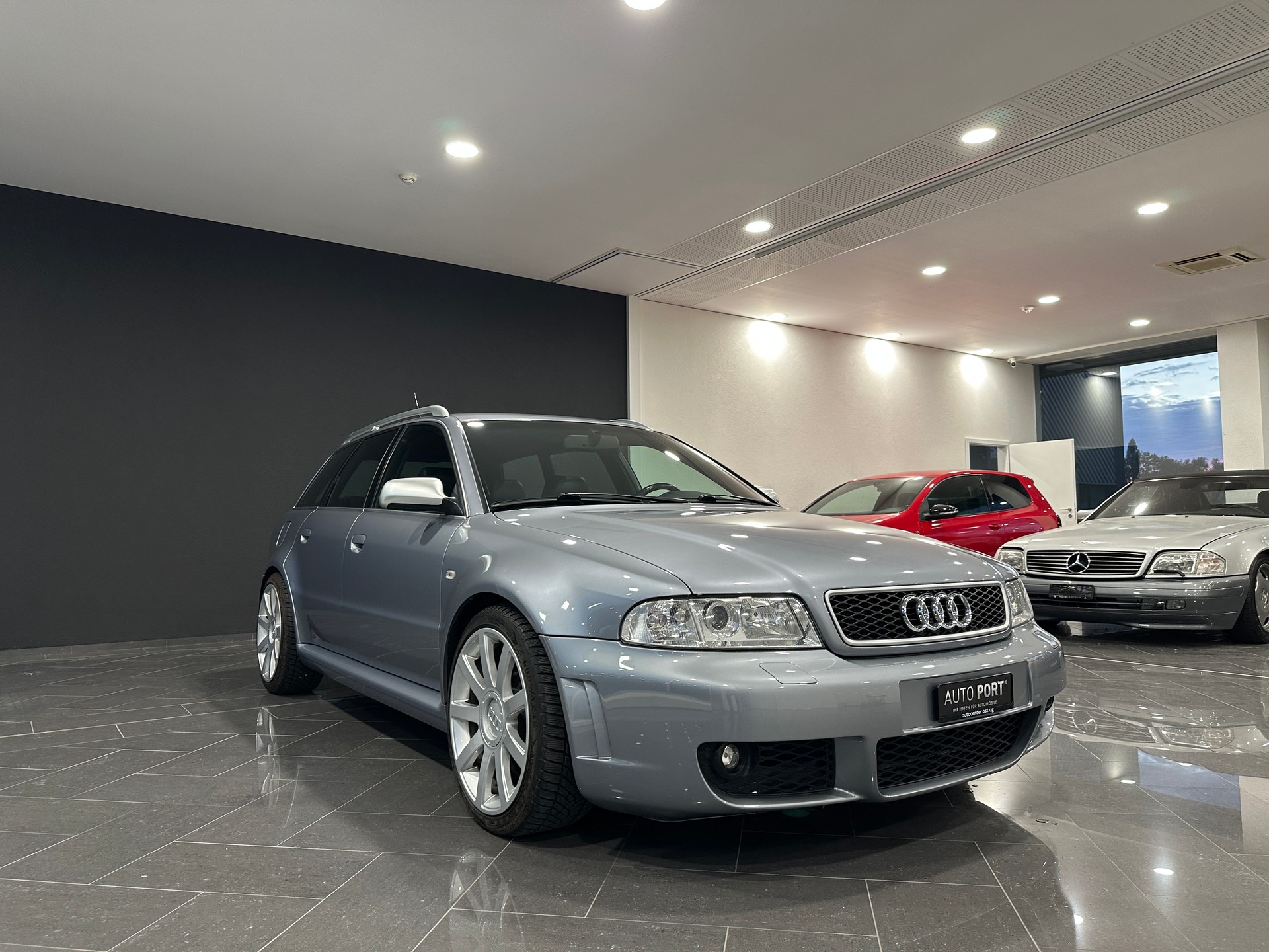 AUDI RS4 Avant quattro-image-11