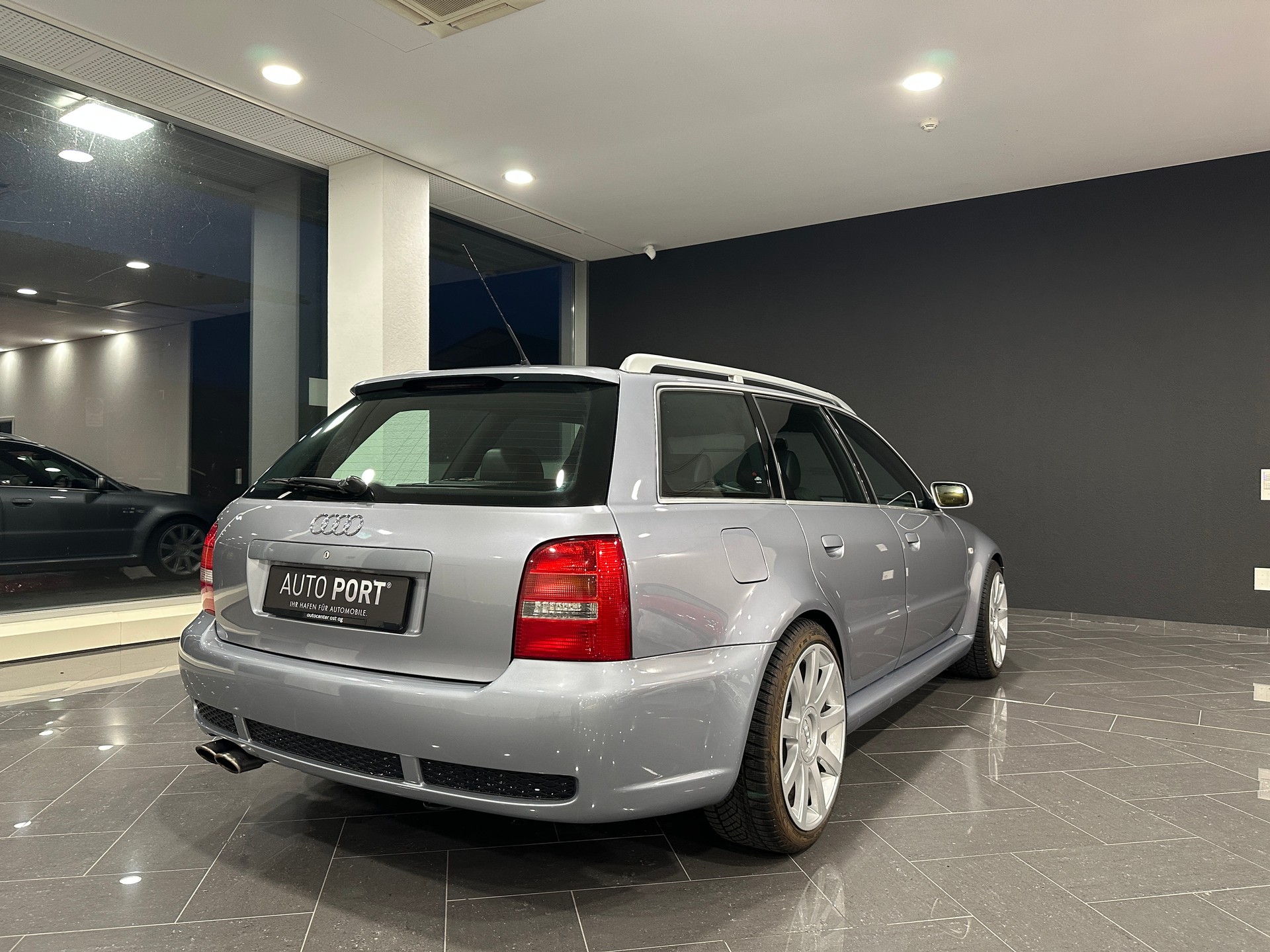 AUDI RS4 Avant quattro-image-7