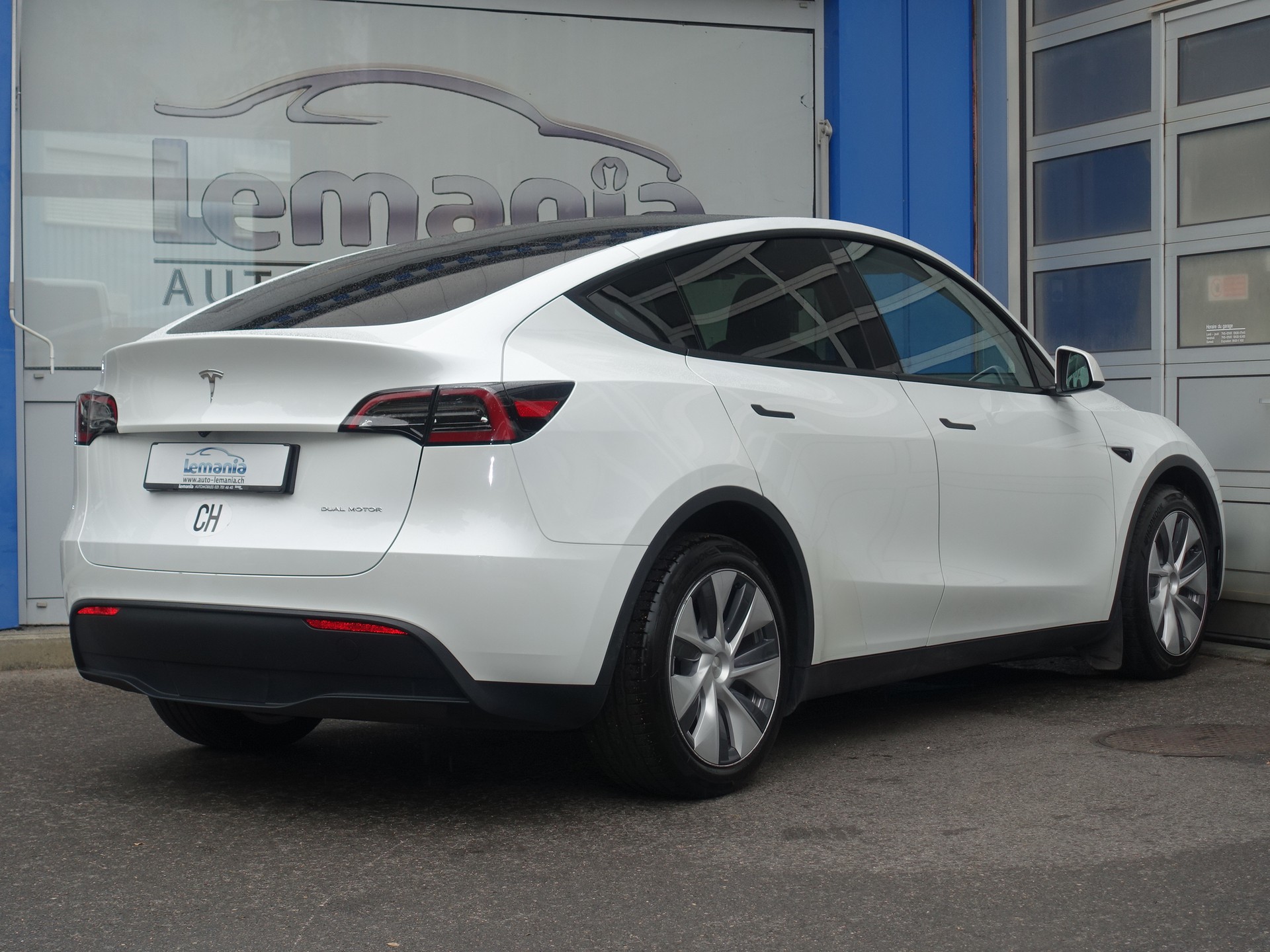 TESLA Model Y Long Range-image-3