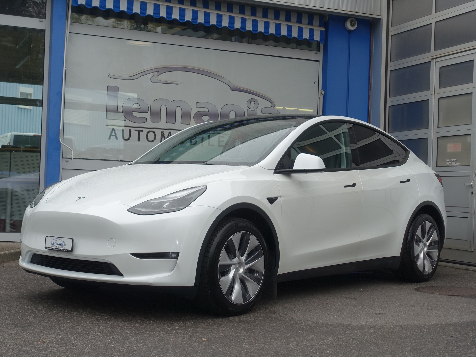 TESLA Model Y Long Range-image-1