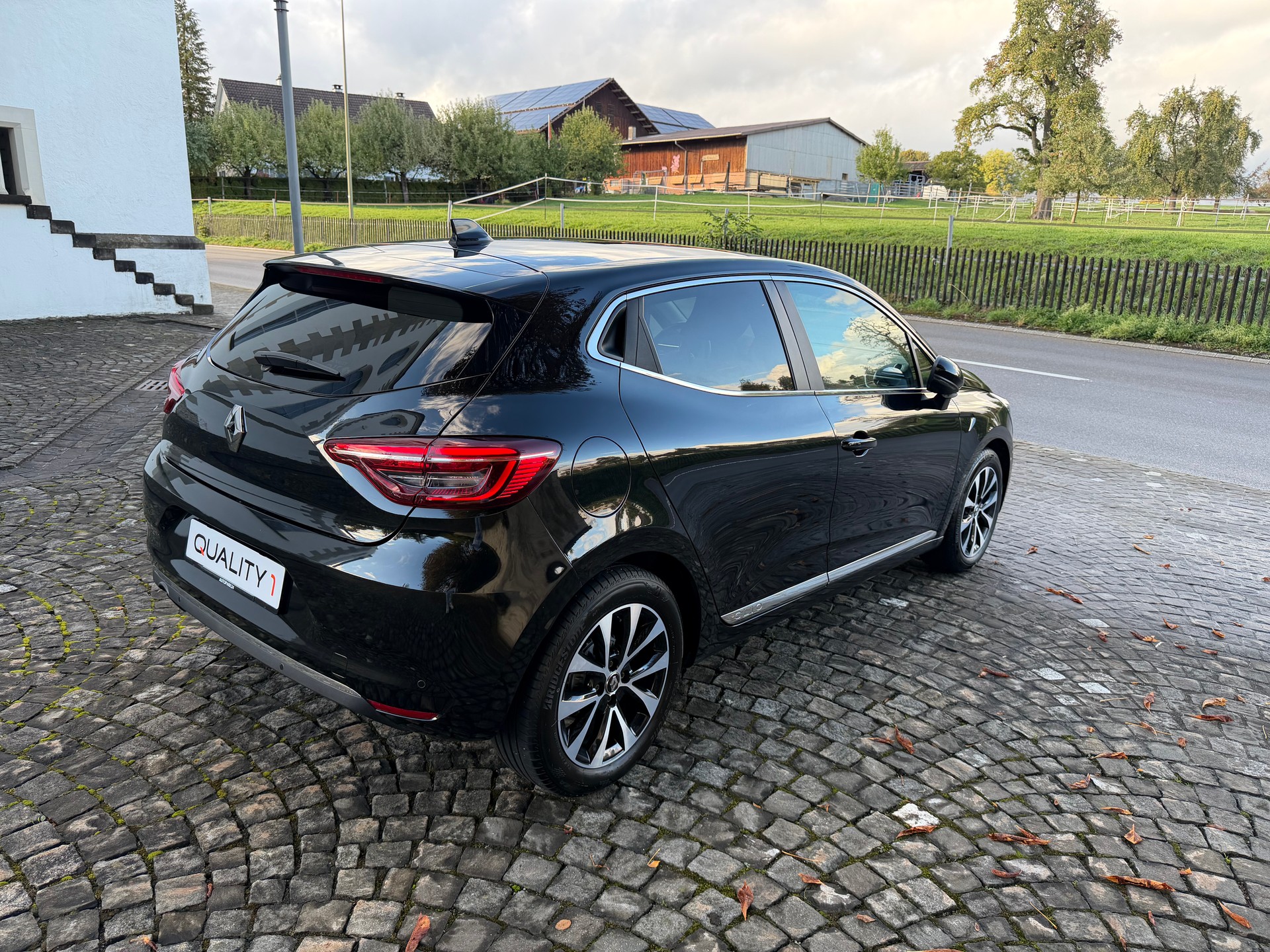 RENAULT Clio 1.0 Intens / Ab MFK / Service gepflegt / 36 Monate Garantie exkl. / 8 Fach / Navi / LED / Rückfahrkamera / Digital Cockpit-image-3