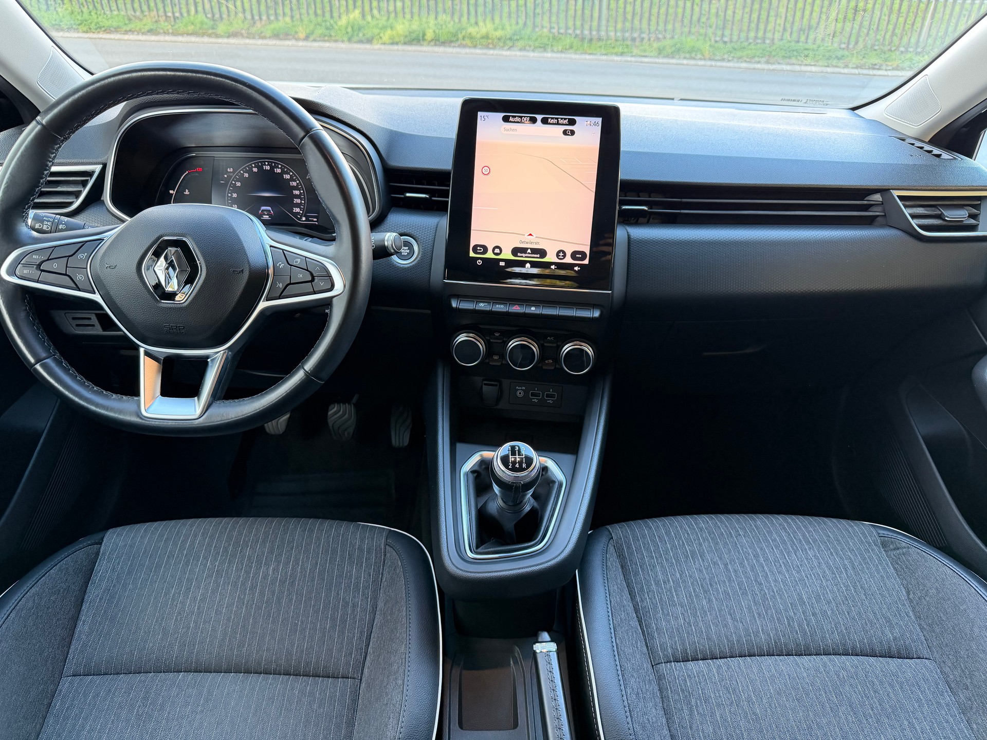 RENAULT Clio 1.0 Intens / Ab MFK / Service gepflegt / 36 Monate Garantie exkl. / 8 Fach / Navi / LED / Rückfahrkamera / Digital Cockpit-image-9