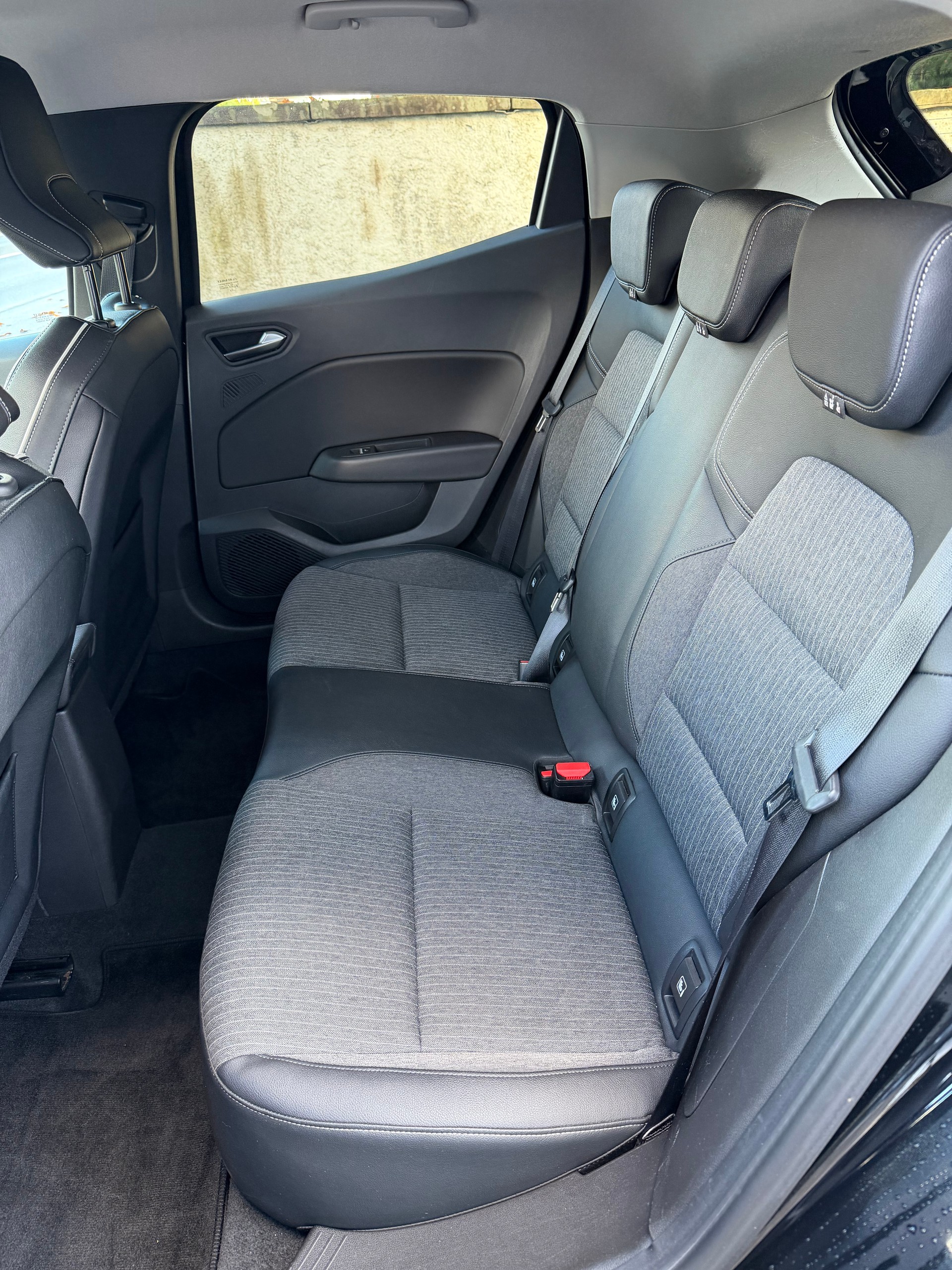RENAULT Clio 1.0 Intens / Ab MFK / Service gepflegt / 36 Monate Garantie exkl. / 8 Fach / Navi / LED / Rückfahrkamera / Digital Cockpit-image-11