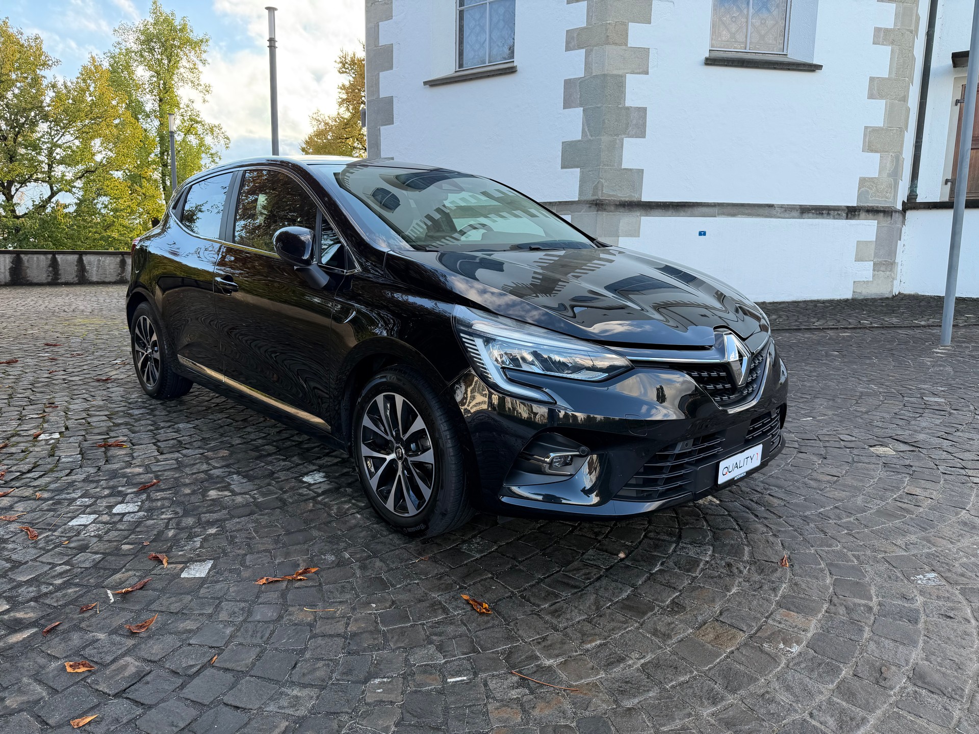 RENAULT Clio 1.0 Intens / Ab MFK / Service gepflegt / 36 Monate Garantie exkl. / 8 Fach / Navi / LED / Rückfahrkamera / Digital Cockpit-image-2
