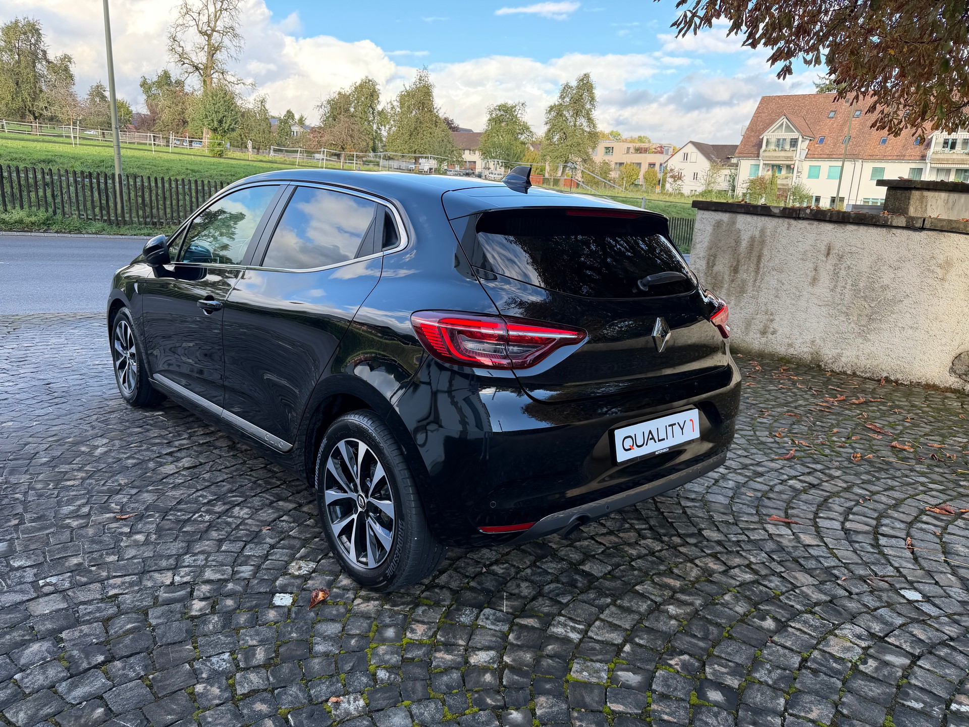 RENAULT Clio 1.0 Intens / Ab MFK / Service gepflegt / 36 Monate Garantie exkl. / 8 Fach / Navi / LED / Rückfahrkamera / Digital Cockpit-image-5
