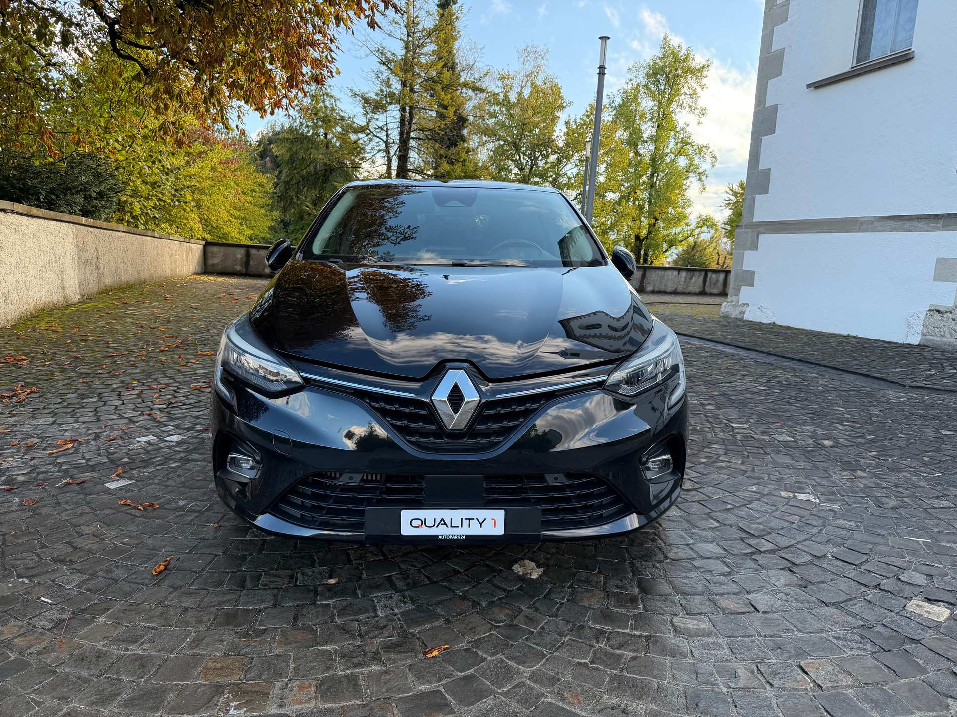 RENAULT Clio 1.0 Intens / Ab MFK / Service gepflegt / 36 Monate Garantie exkl. / 8 Fach / Navi / LED / Rückfahrkamera / Digital Cockpit-image-1