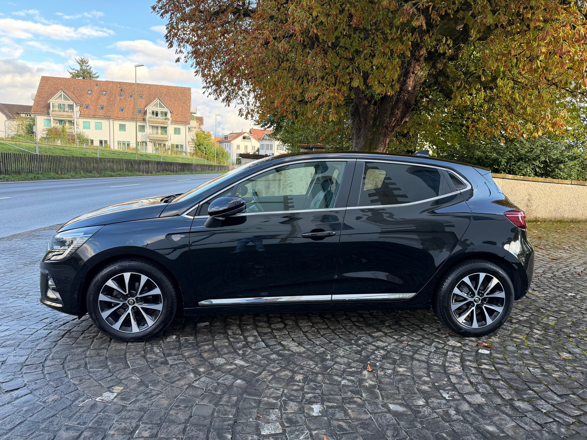 RENAULT Clio 1.0 Intens / Ab MFK / Service gepflegt / 36 Monate Garantie exkl. / 8 Fach / Navi / LED / Rückfahrkamera / Digital Cockpit-image-6