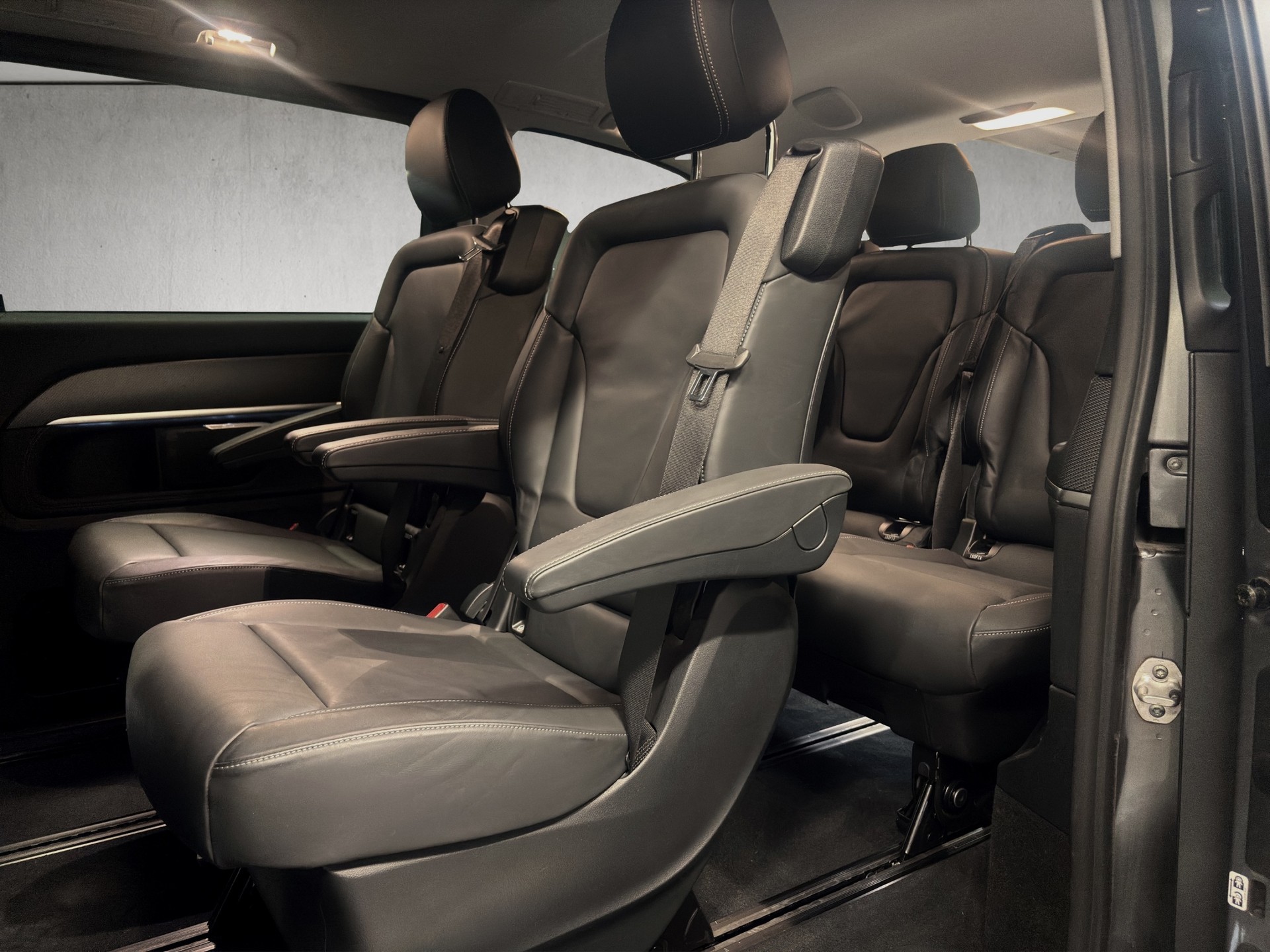 MERCEDES-BENZ V 300 d Swiss Edition kompakt 4Matic 9G-Tronic-image-6