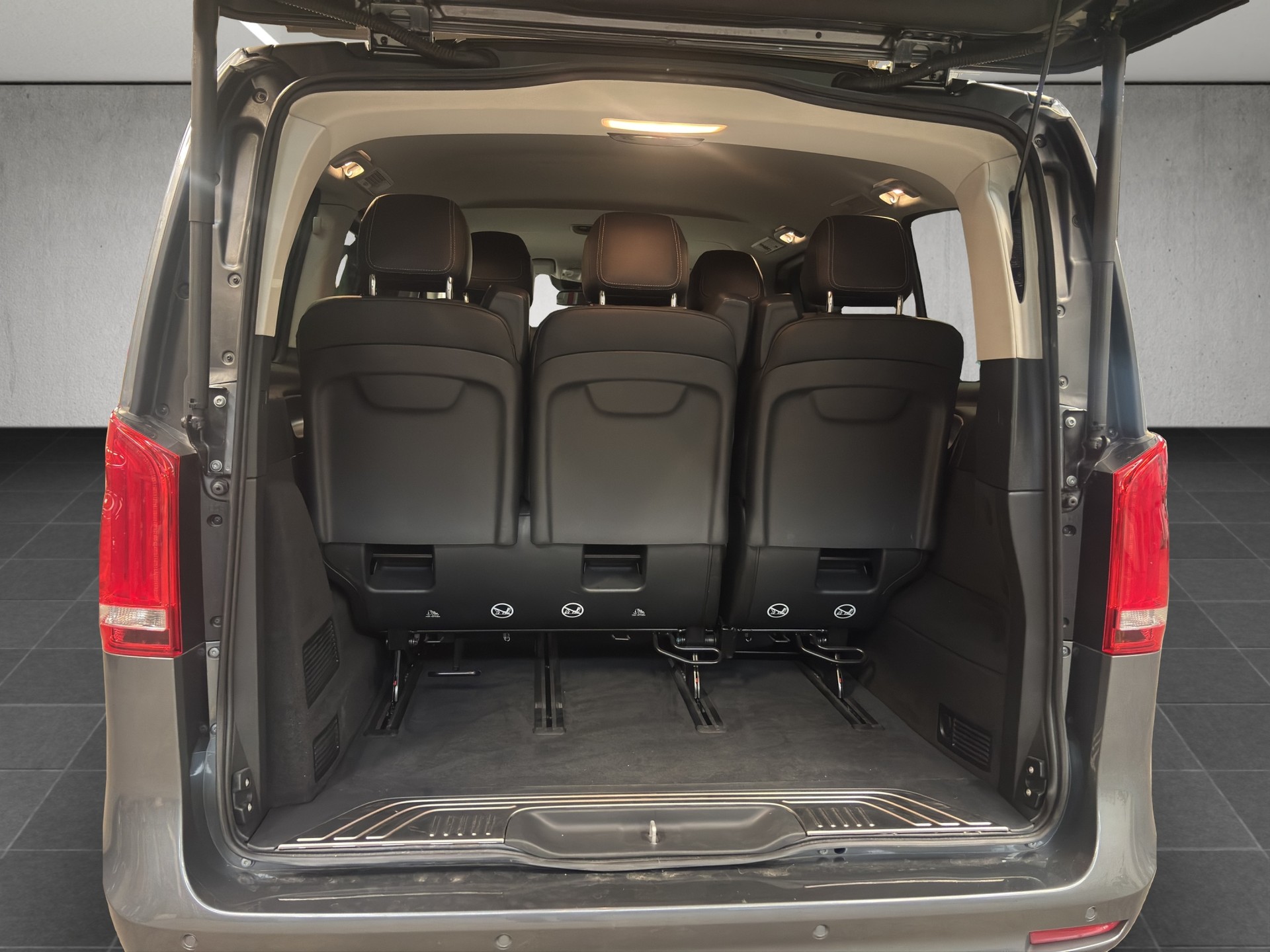 MERCEDES-BENZ V 300 d Swiss Edition kompakt 4Matic 9G-Tronic-image-9