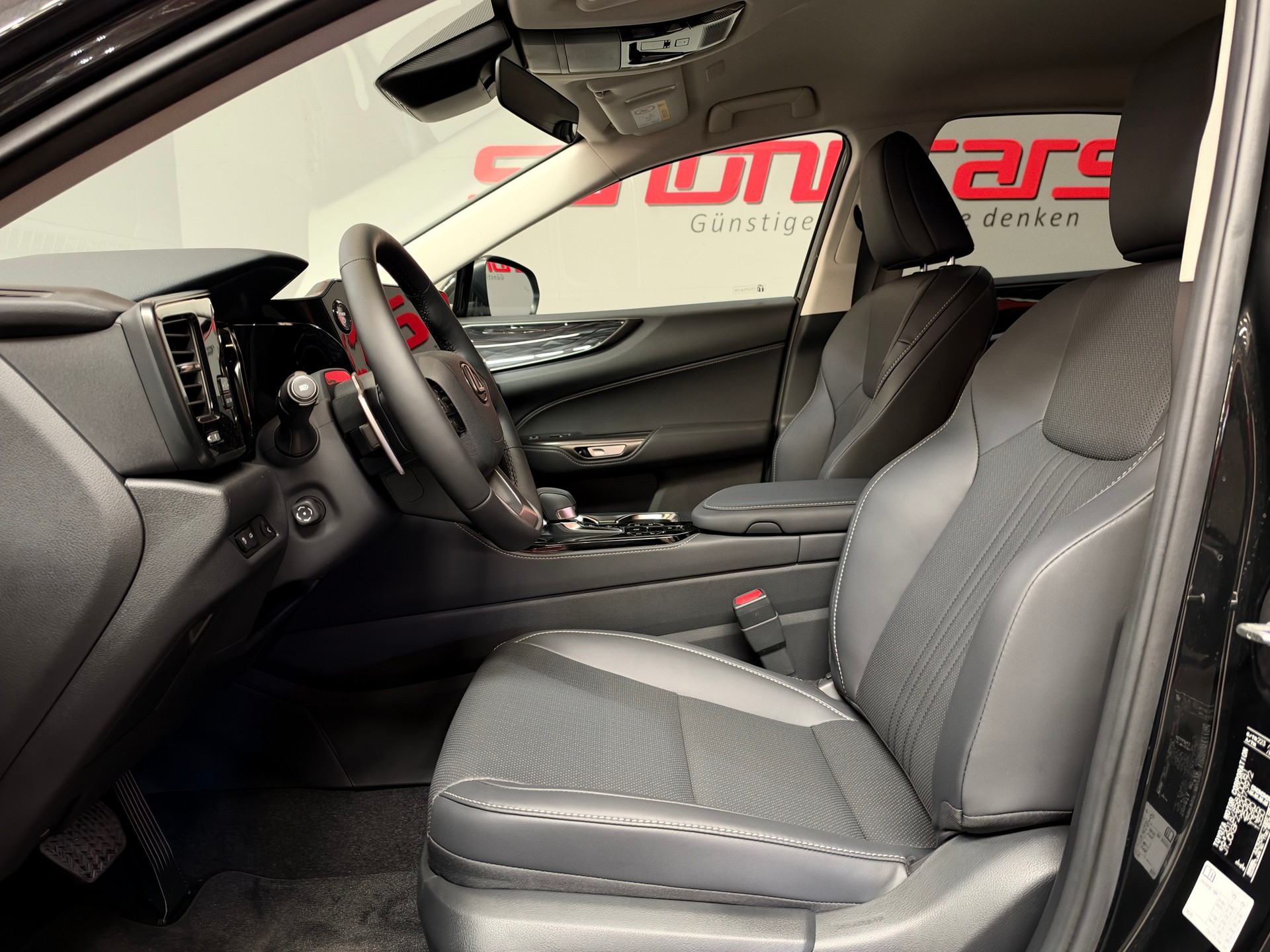 LEXUS NX 450h+ E-FOUR Comfort-image-12