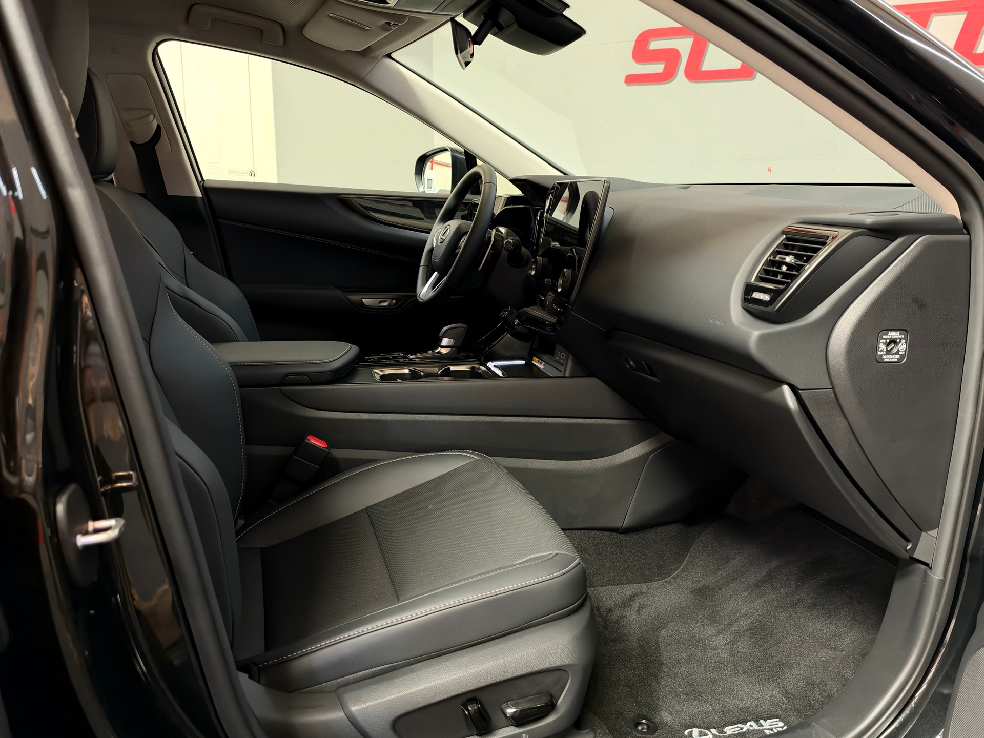 LEXUS NX 450h+ E-FOUR Comfort-image-14