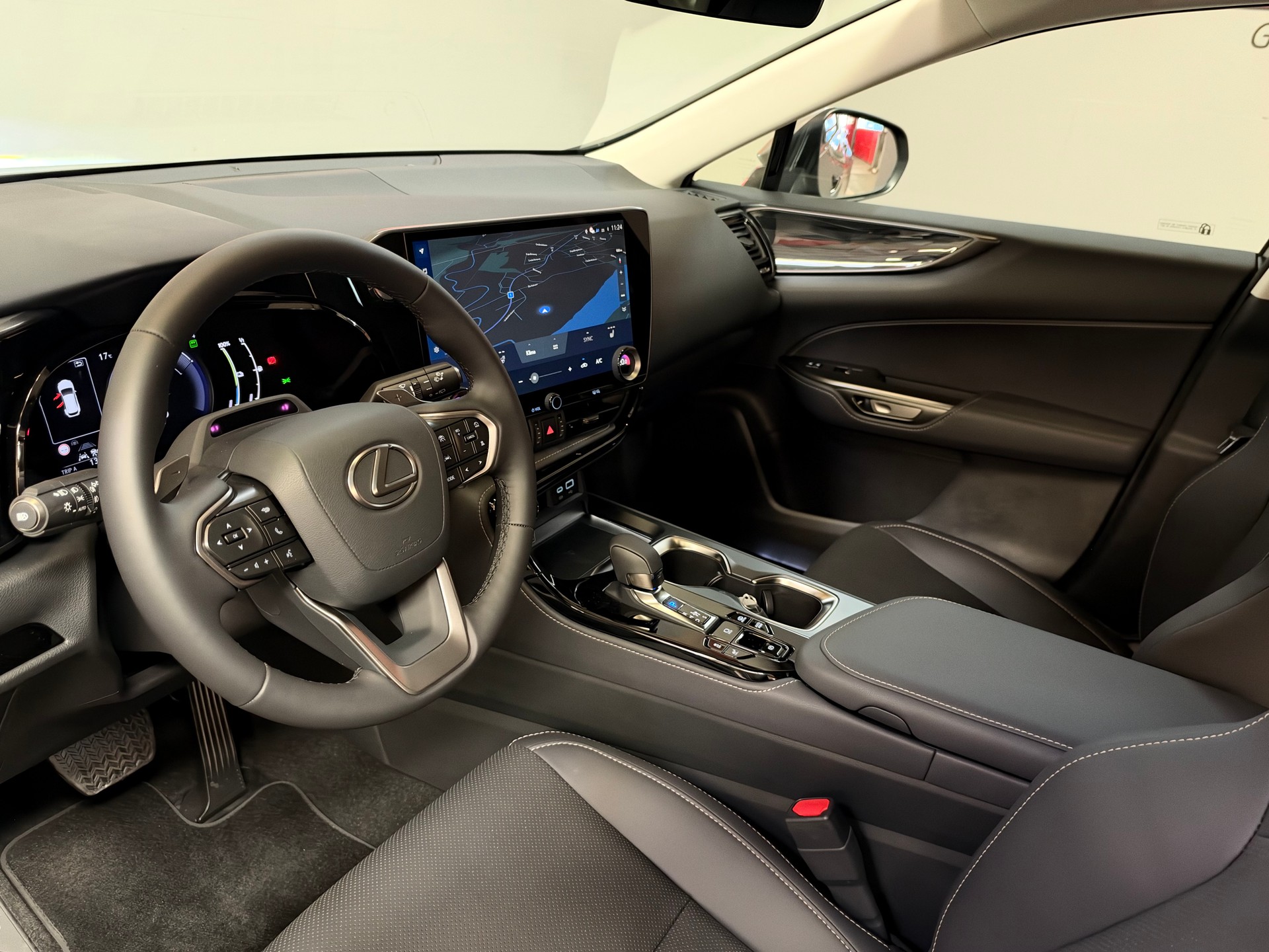 LEXUS NX 450h+ E-FOUR Comfort-image-18