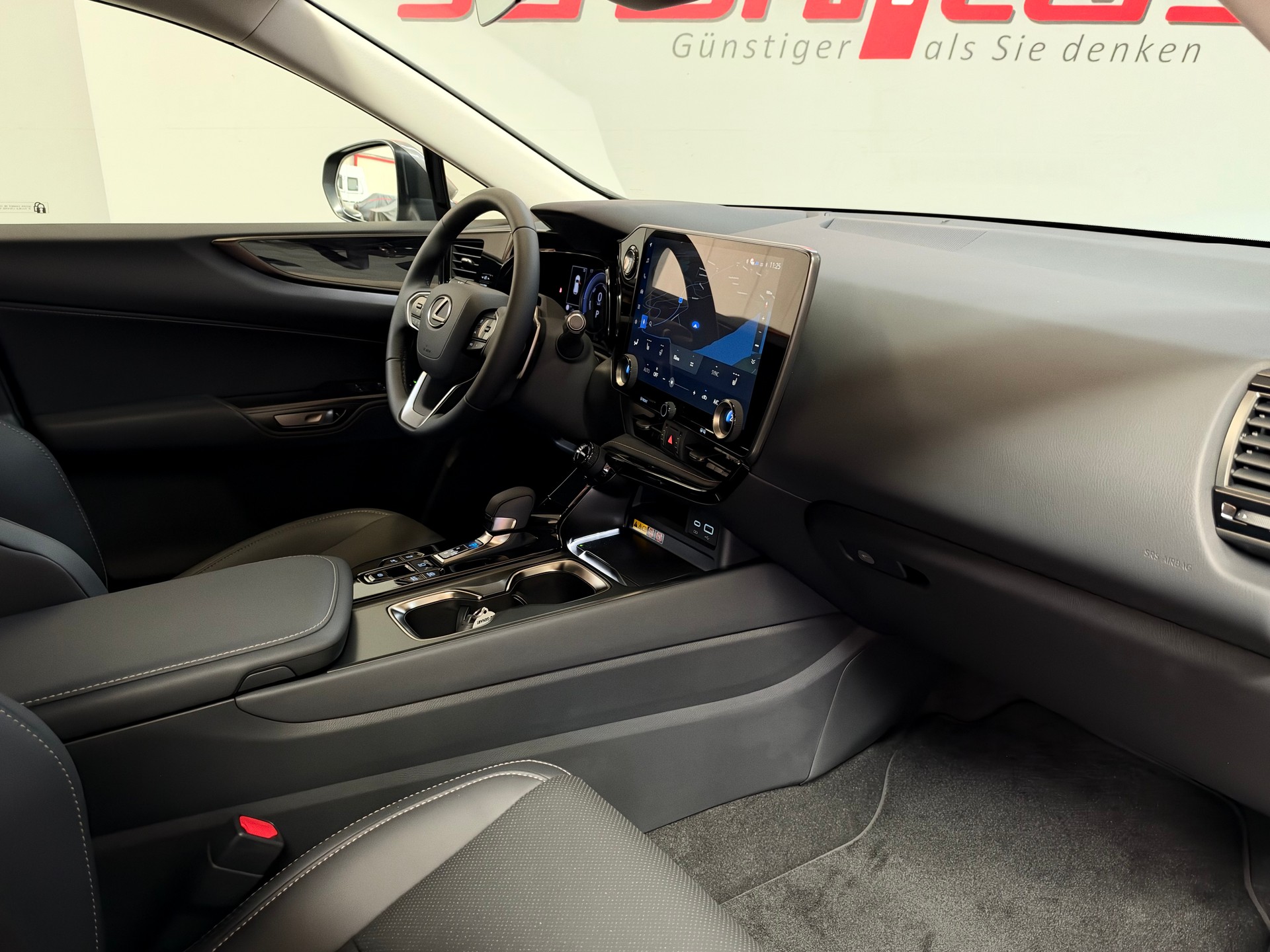 LEXUS NX 450h+ E-FOUR Comfort-image-19