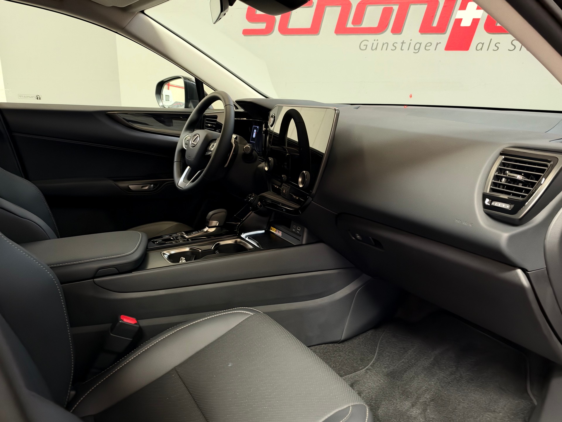 LEXUS NX 450h+ E-FOUR Comfort-image-15