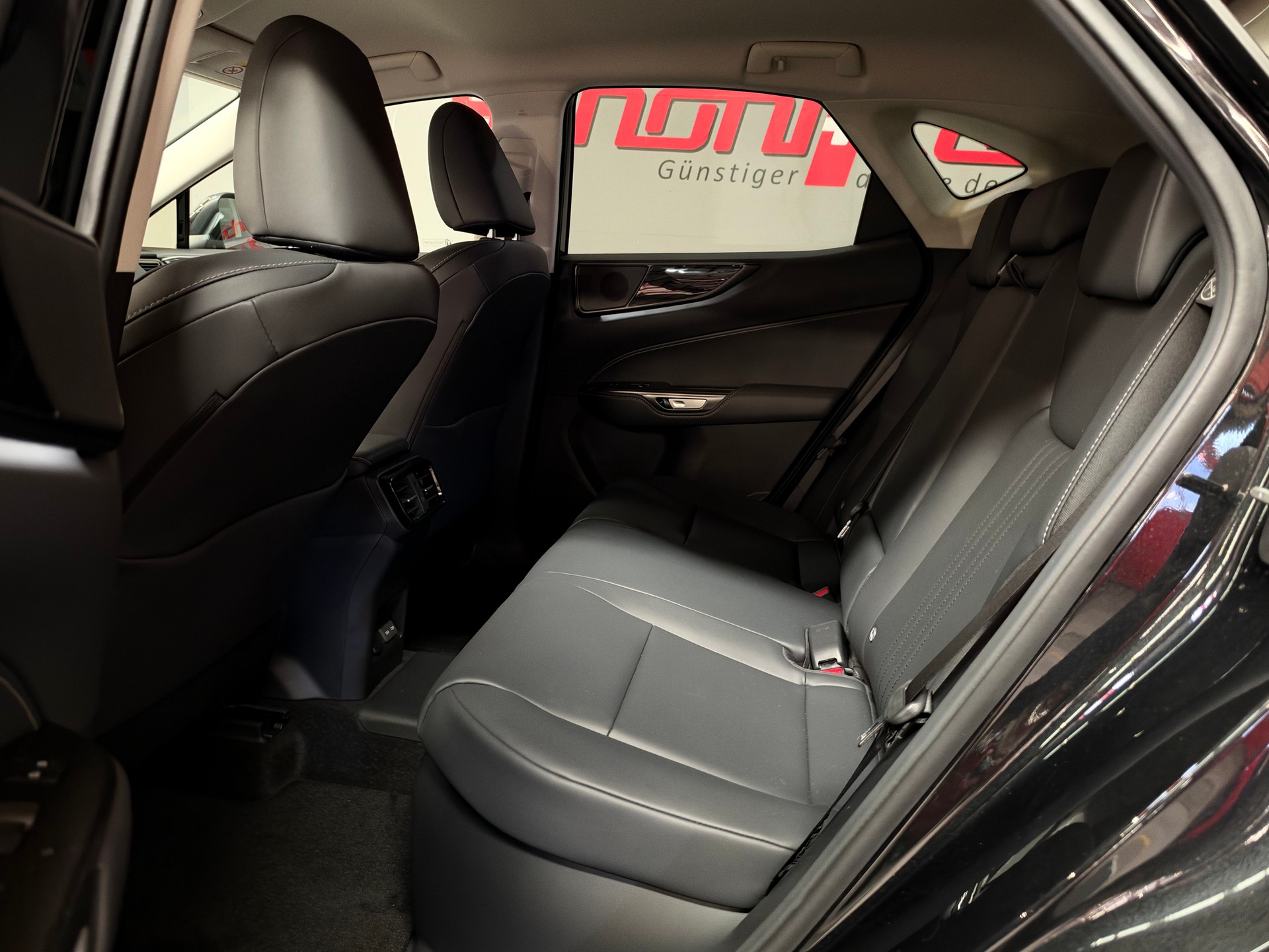 LEXUS NX 450h+ E-FOUR Comfort-image-13