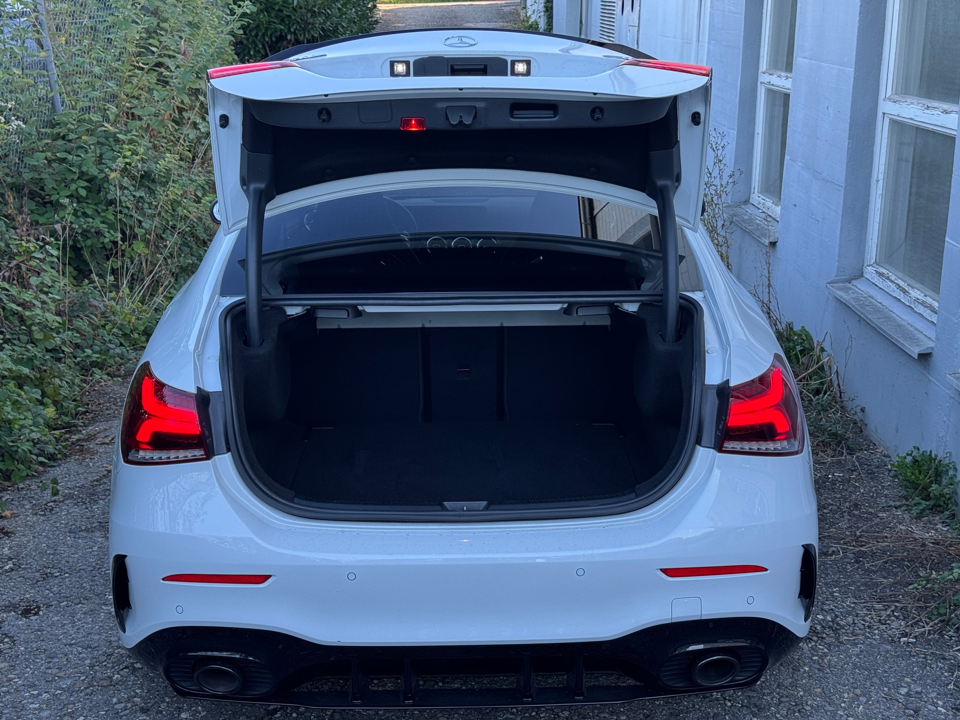 MERCEDES-BENZ A 35 AMG 4Matic Speedshift-image-6