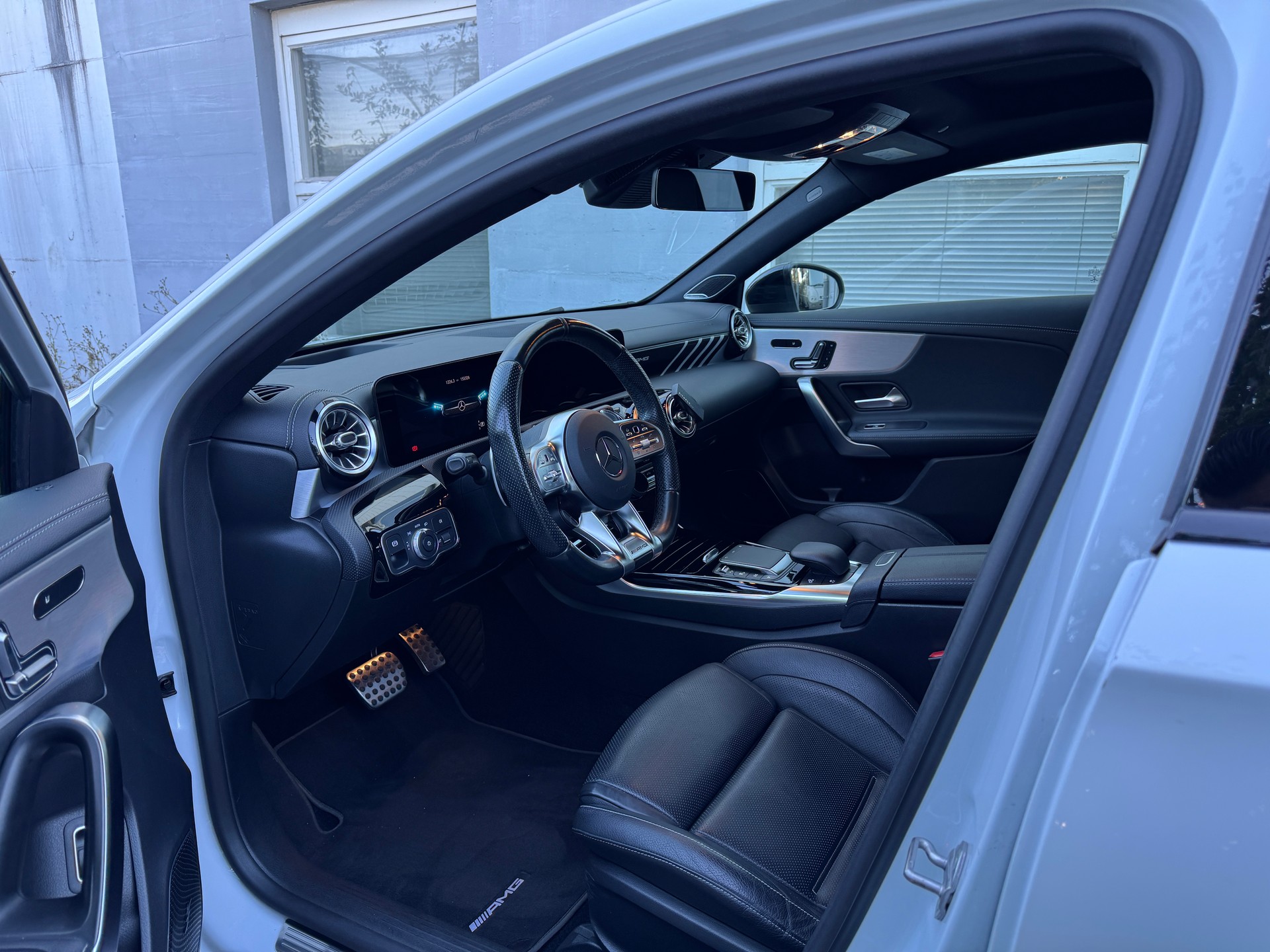 MERCEDES-BENZ A 35 AMG 4Matic Speedshift-image-9