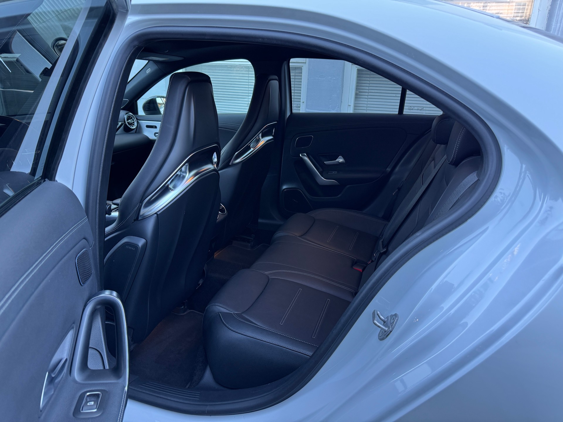 MERCEDES-BENZ A 35 AMG 4Matic Speedshift-image-10