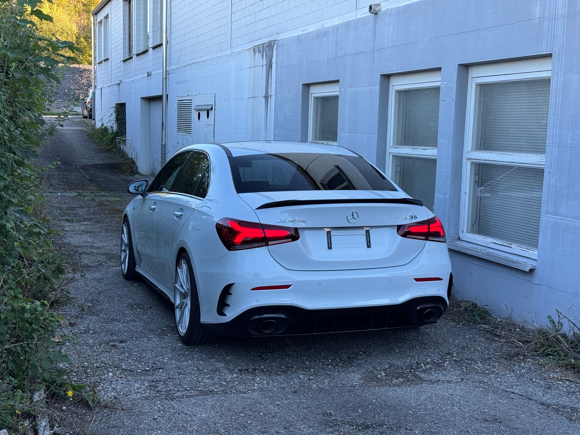 MERCEDES-BENZ A 35 AMG 4Matic Speedshift-image-4