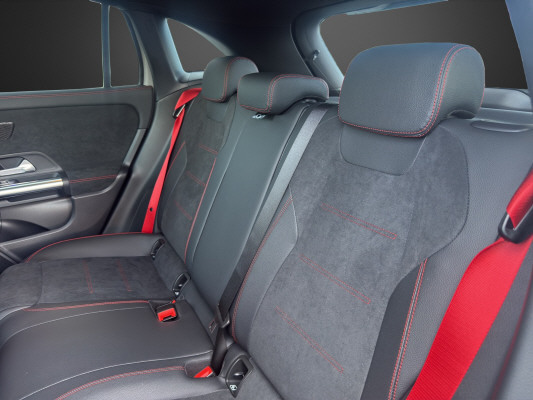 MERCEDES-BENZ GLA AMG 35 4Matic 8G-DCT-image-9