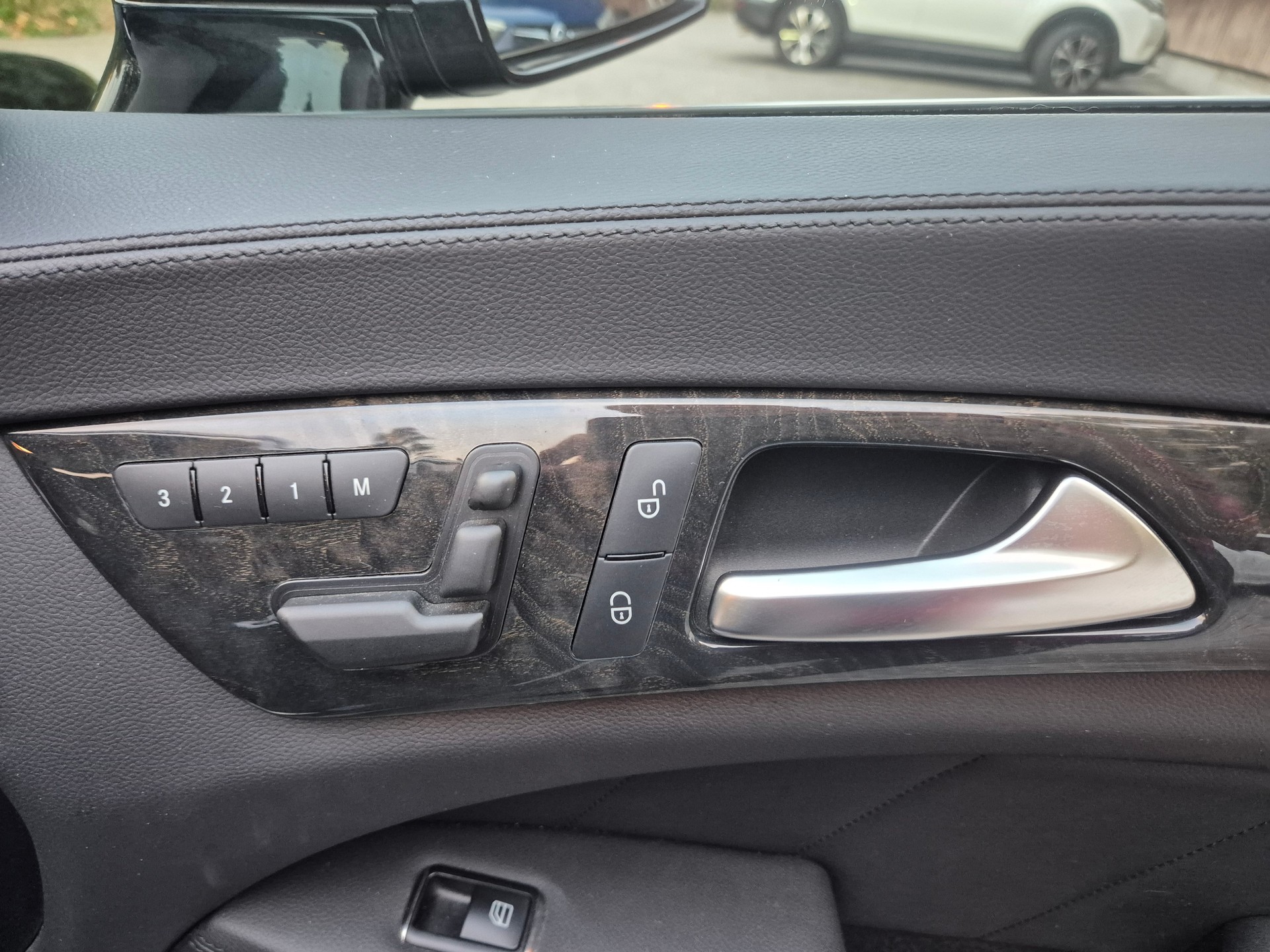 MERCEDES-BENZ CLS 350 CDI 4Matic 7G-Tronic-image-27