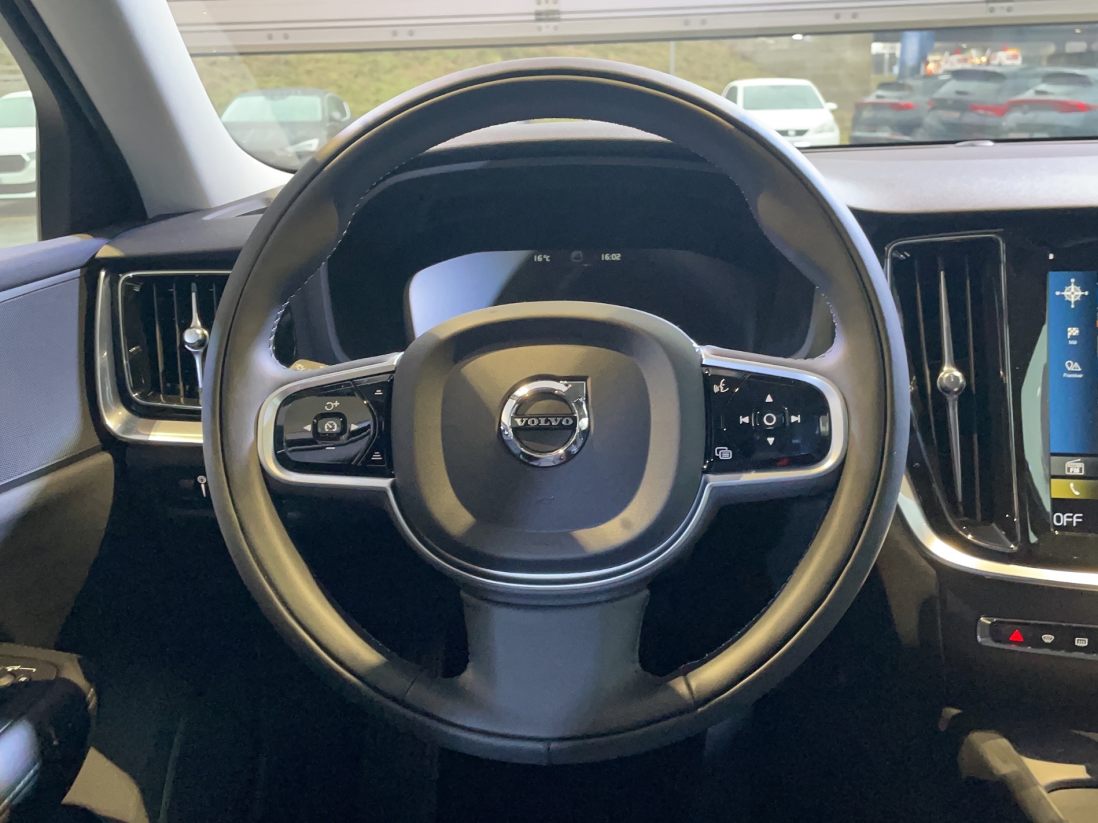 VOLVO V60 B4 Diesel Mild Hybrid Momentum Geartronic-image-10