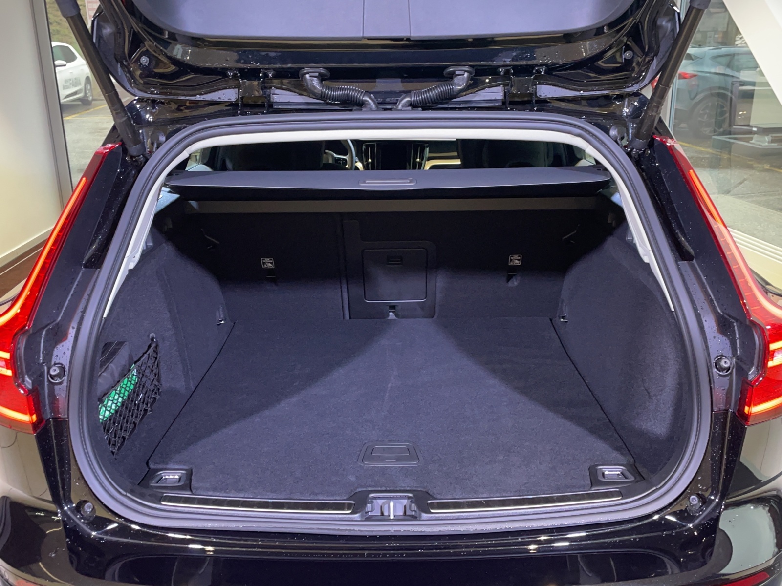 VOLVO V60 B4 Diesel Mild Hybrid Momentum Geartronic-image-5