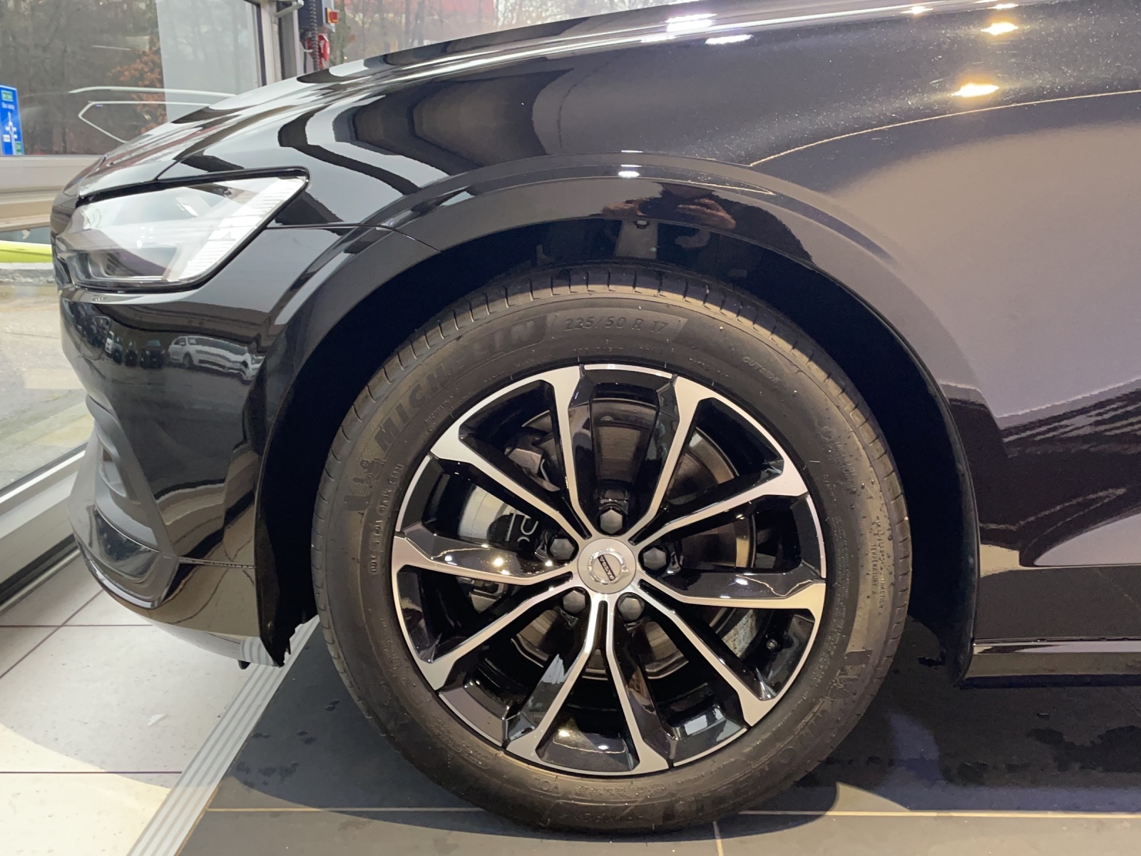 VOLVO V60 B4 Diesel Mild Hybrid Momentum Geartronic-image-13