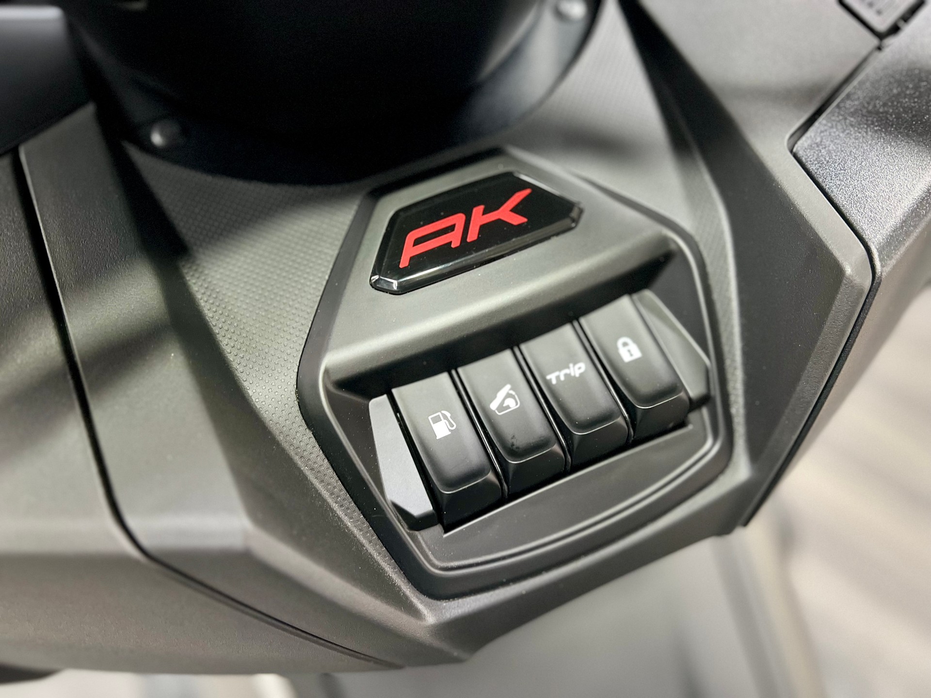 KYMCO AK 550 Premium New 2024-showroom-element-3