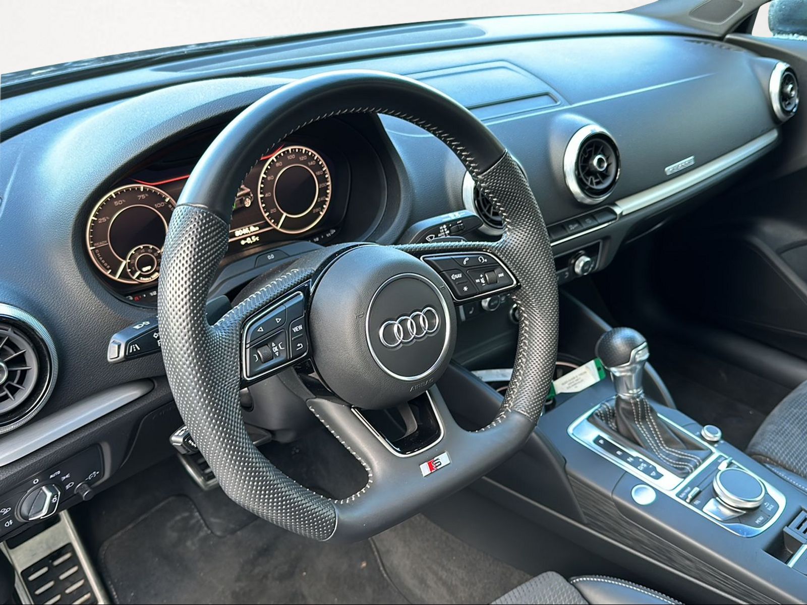 AUDI A3 Sportback 1.4 e-tron Sport S-tronic-image-6