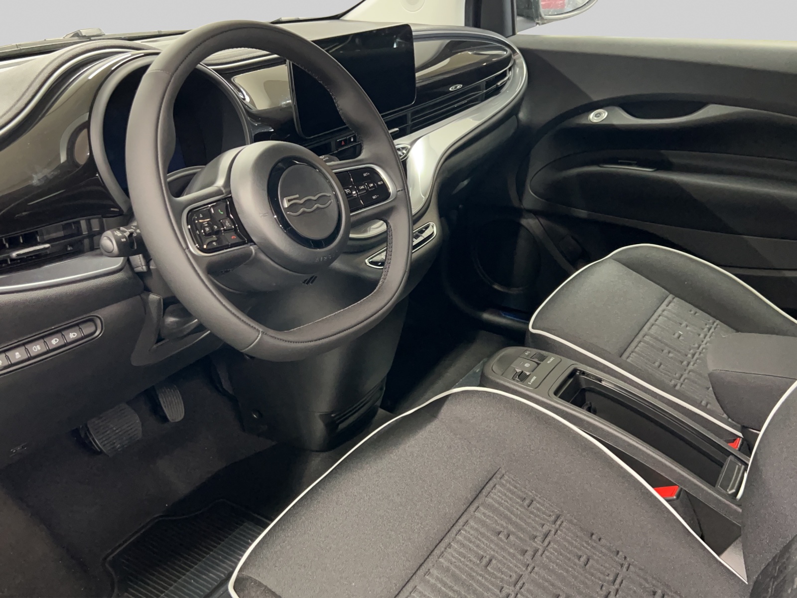 FIAT 500 BEV Swiss Edition 118 PS-image-4