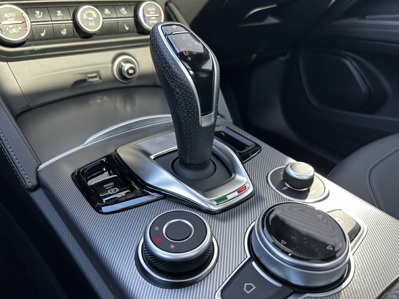 ALFA ROMEO Stelvio 2.0 Q4 280 Veloce-image-10