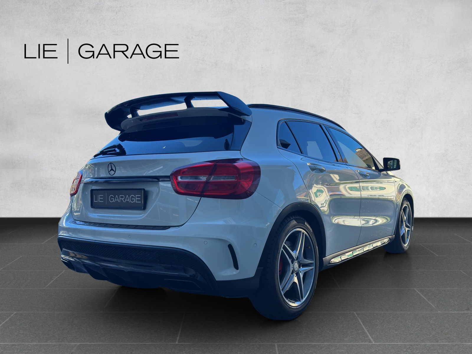 MERCEDES-BENZ GLA 45 AMG 4Matic 7G-DCT-image-2