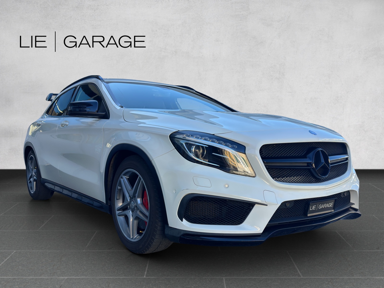 MERCEDES-BENZ GLA 45 AMG 4Matic 7G-DCT-image-3