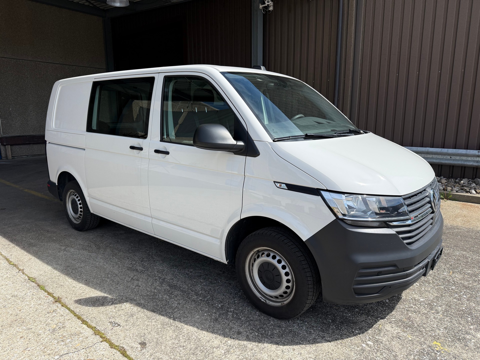 VW T6.1 2.0 TDI 4Motion DSG-image-1