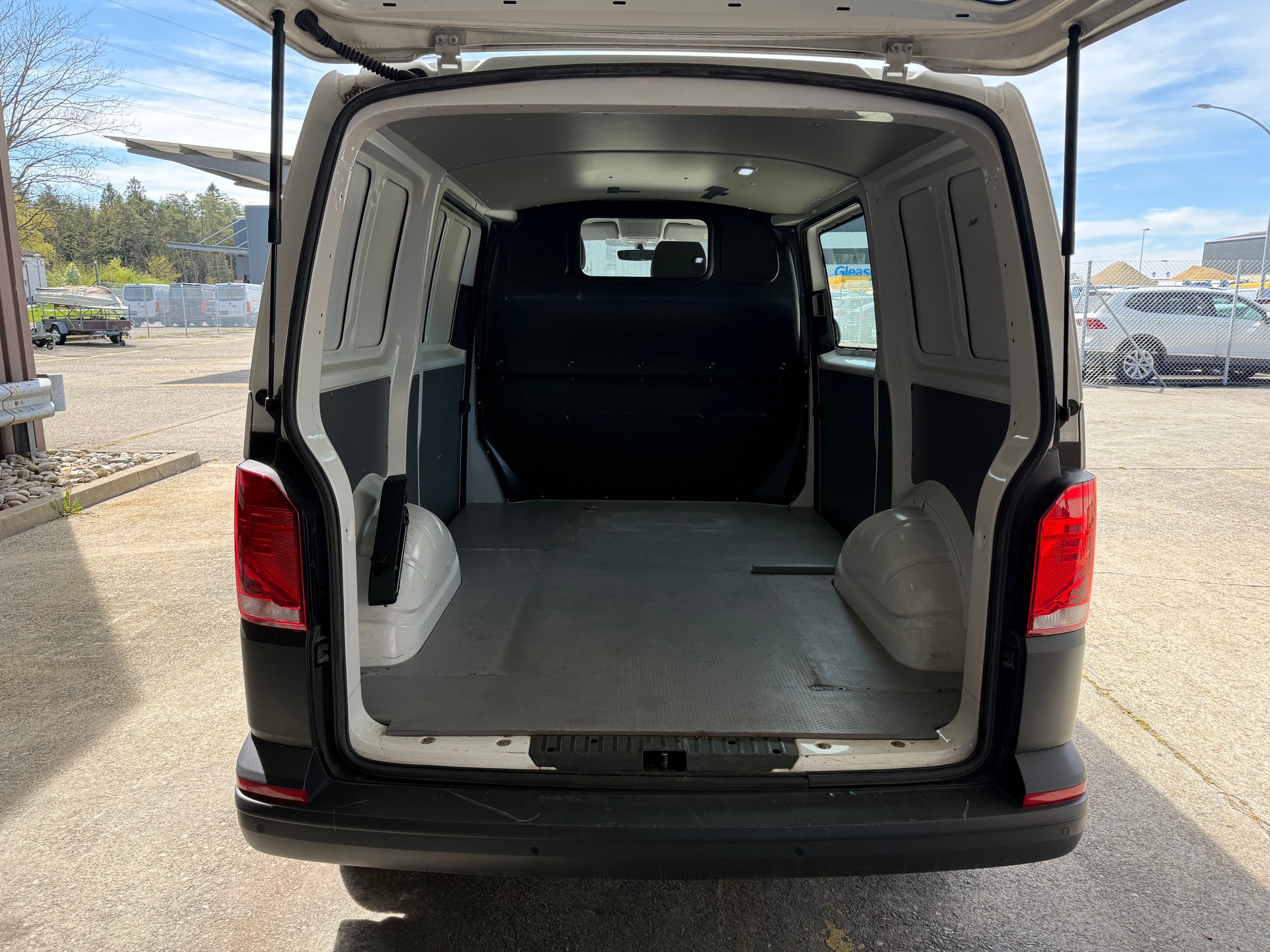 VW T6.1 2.0 TDI 4Motion DSG-image-7