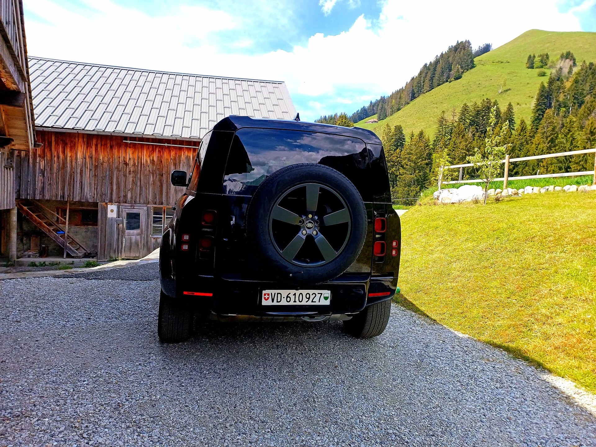 LAND ROVER Defender 110 P400e Si4 PHEV X-Dynamic HSE AT8-image-1