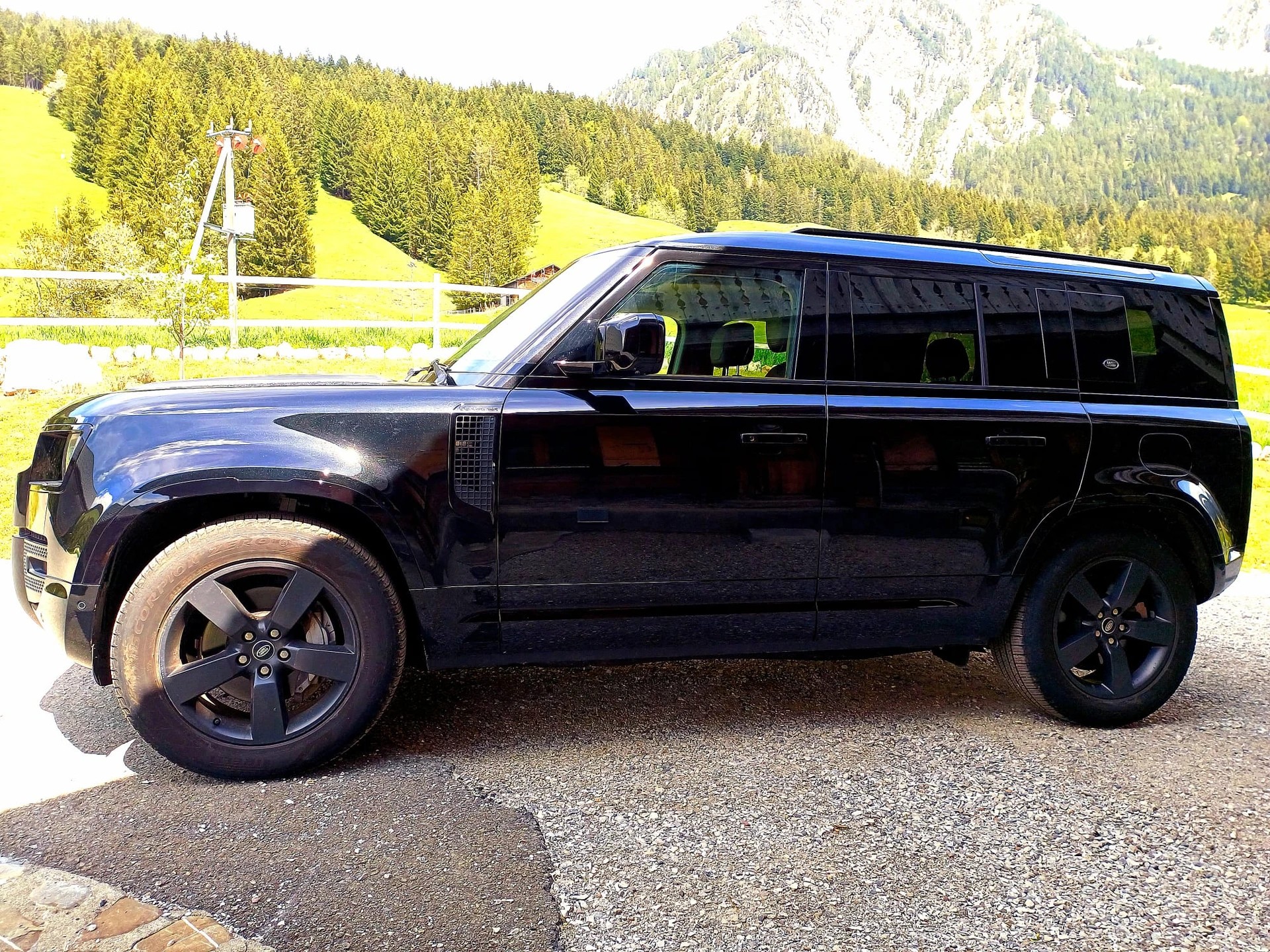LAND ROVER Defender 110 P400e Si4 PHEV X-Dynamic HSE AT8-image-2