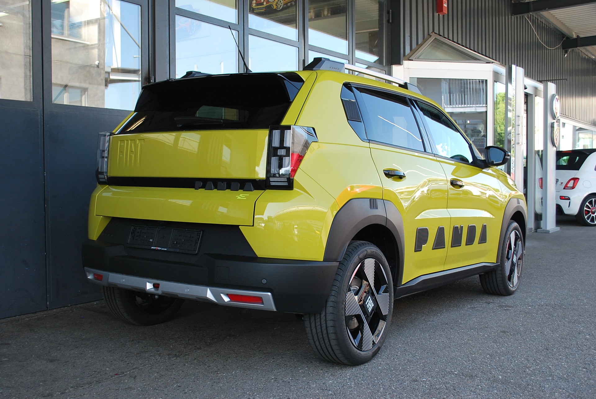 FIAT Grande Panda Elektro La Prima-image-3