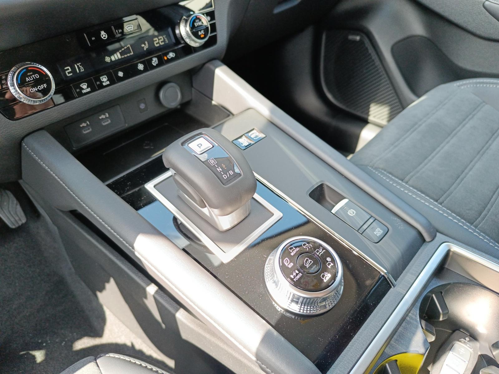 MITSUBISHI Outlander 2.4 PHEV Intense 4x4-image-19