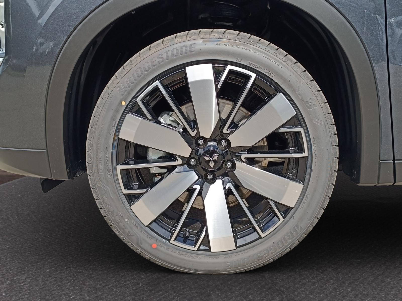 MITSUBISHI Outlander 2.4 PHEV Intense 4x4-image-8