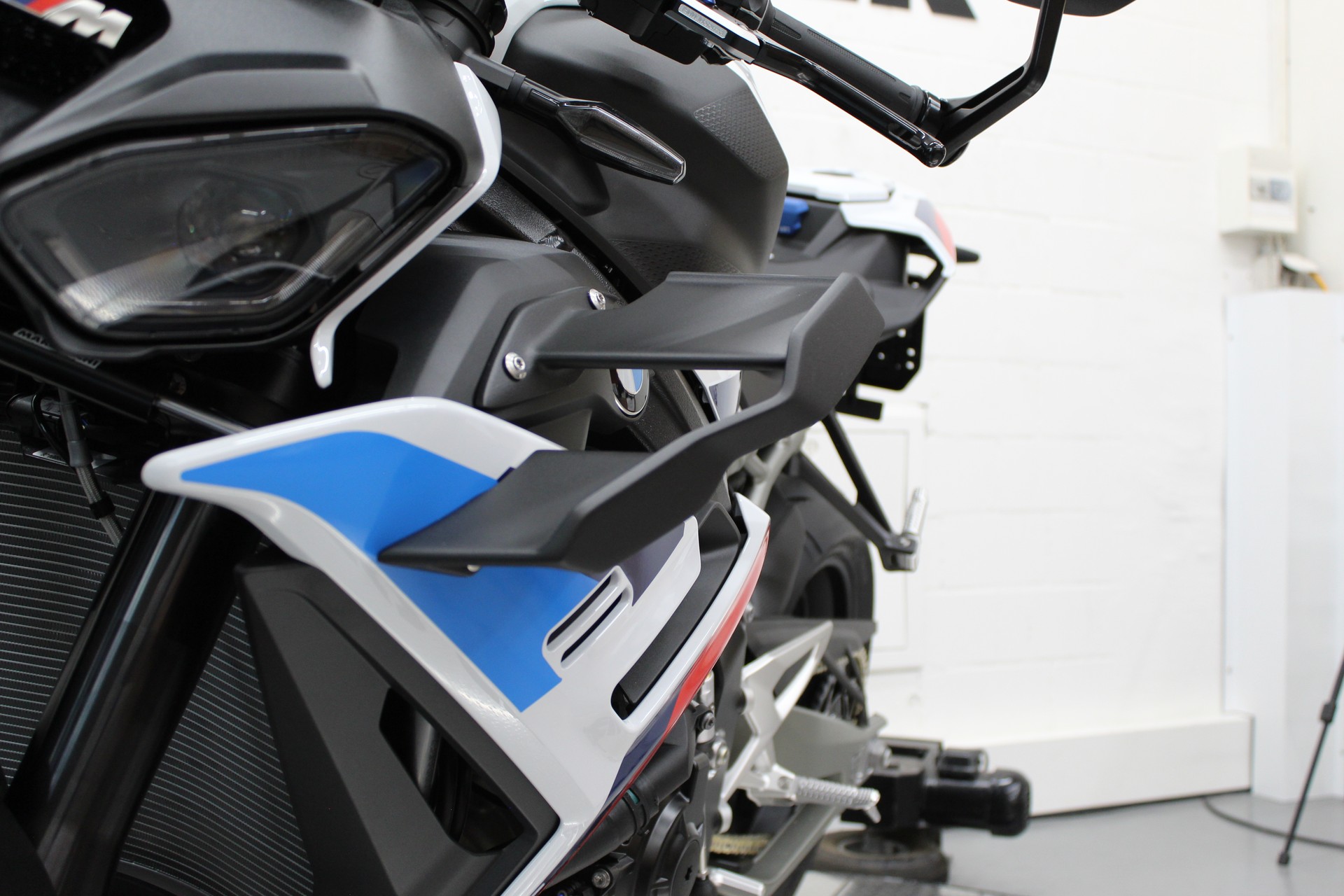 BMW M 1000 R-image-7